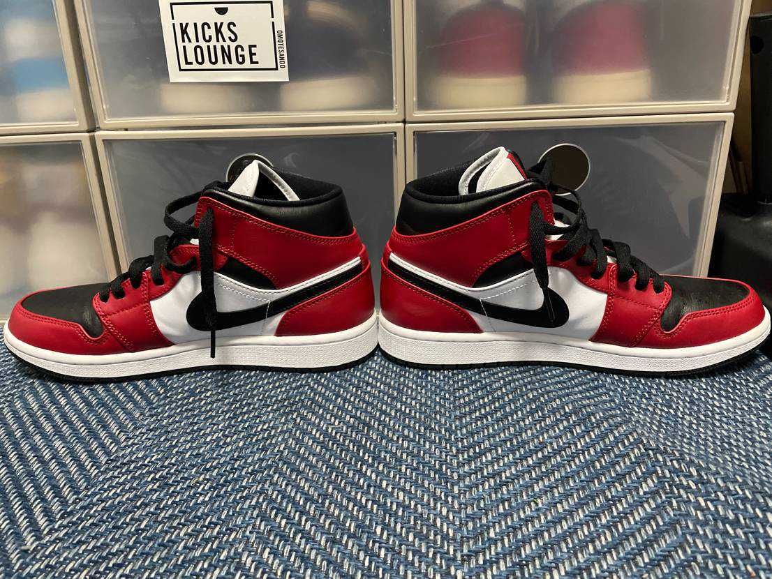 Nike Air Jordan 1 Mid "Chicago Black Toe"