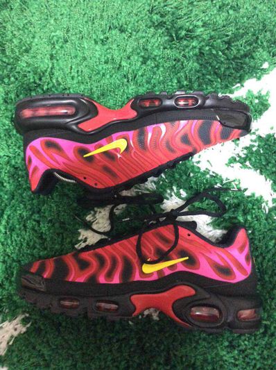 Supreme × Nike Air Max Plus "Hyper Grape"