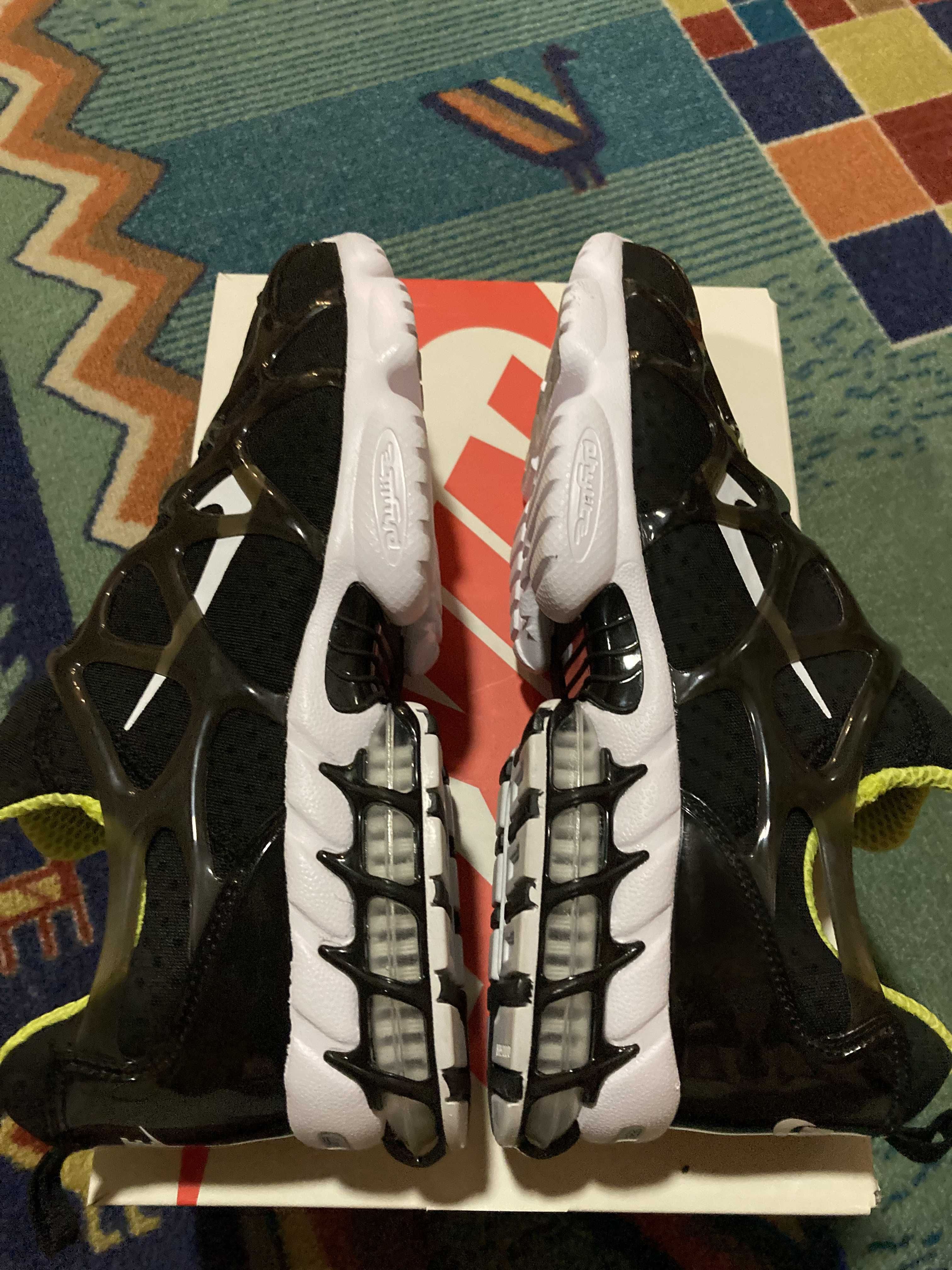 Stussy x Nike Air Zoom Kukini "Black/White/Bright Cactus"