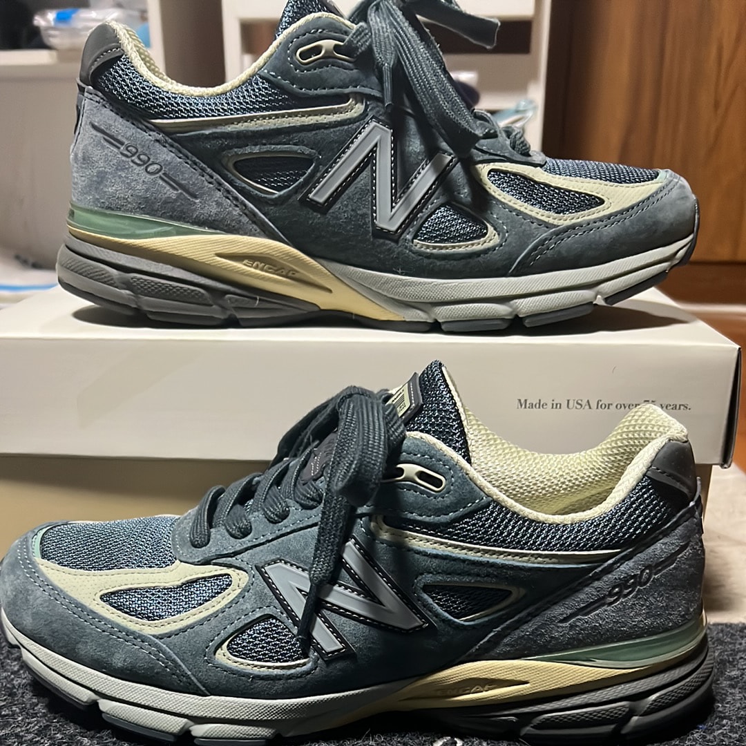 AURALEE × New Balance 990V4 "Dusty Blue"