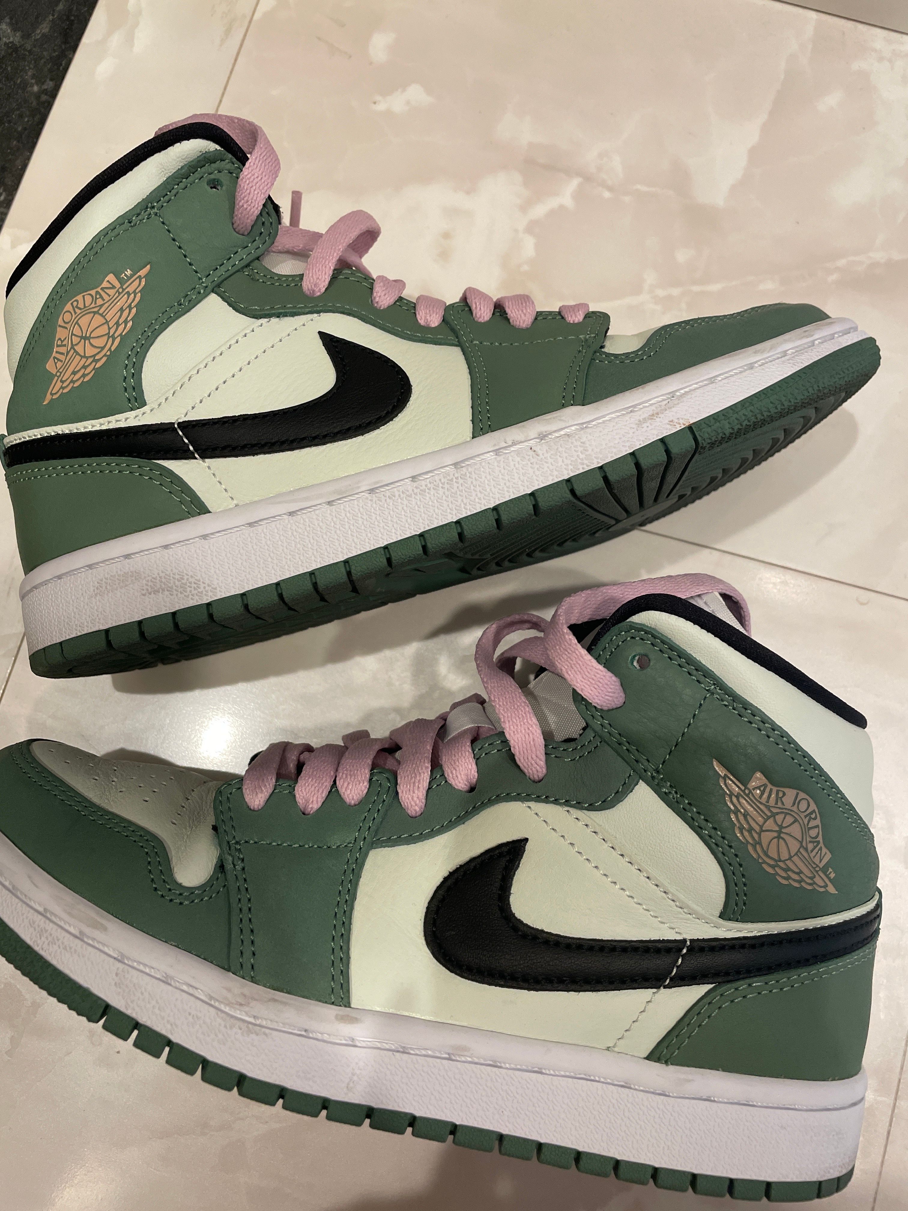 NIKE Women's AIR JORDAN 1 MID SE "DUTCH GREEN"