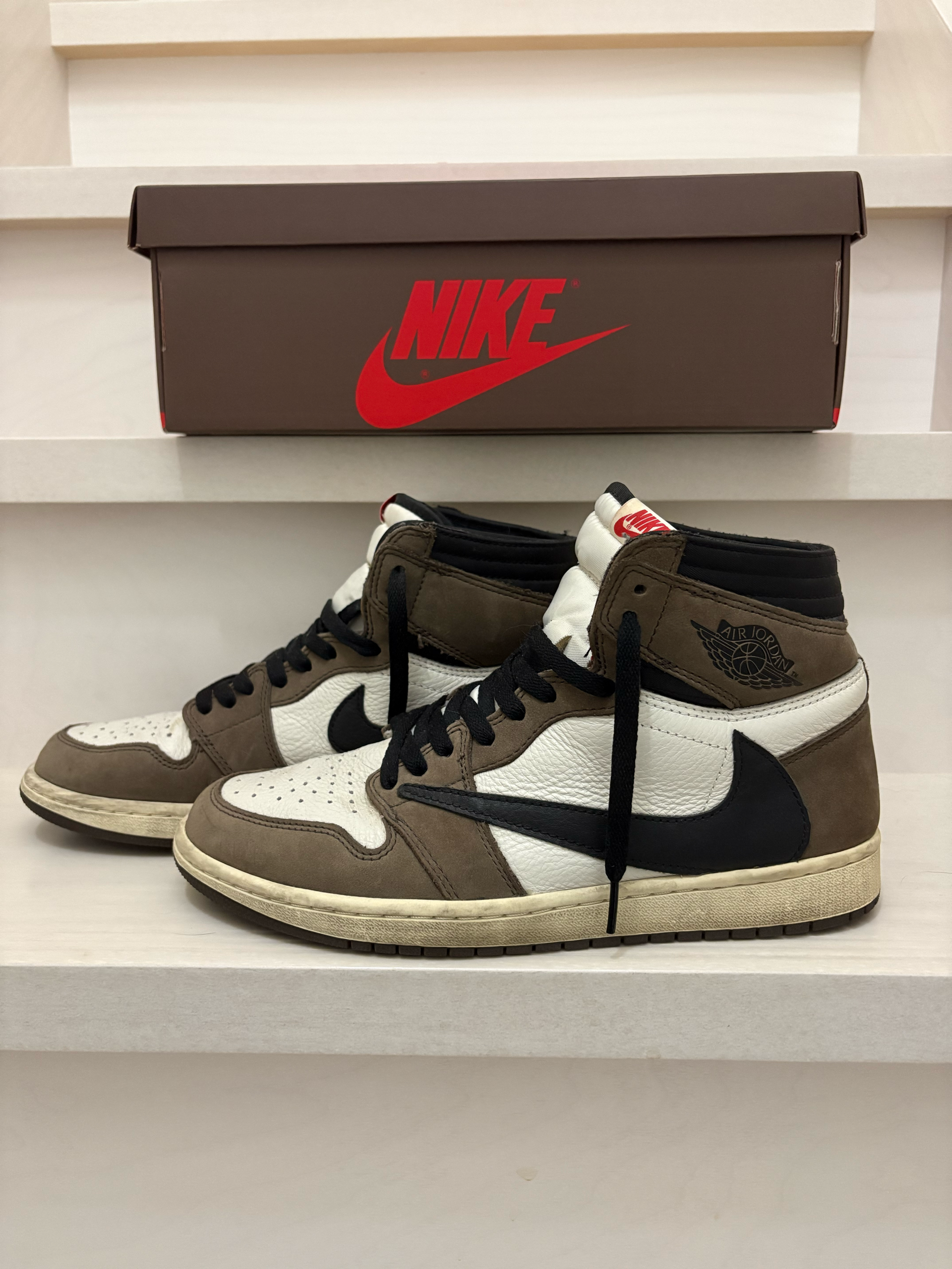 Travis Scott × Nike Air Jordan 1 Retro High OG TS SP "Sail/Dark Mocha"