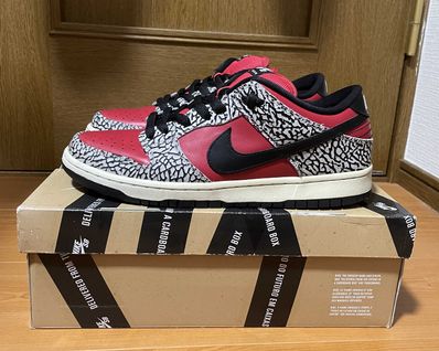 Supreme × Nike SB Dunk Low