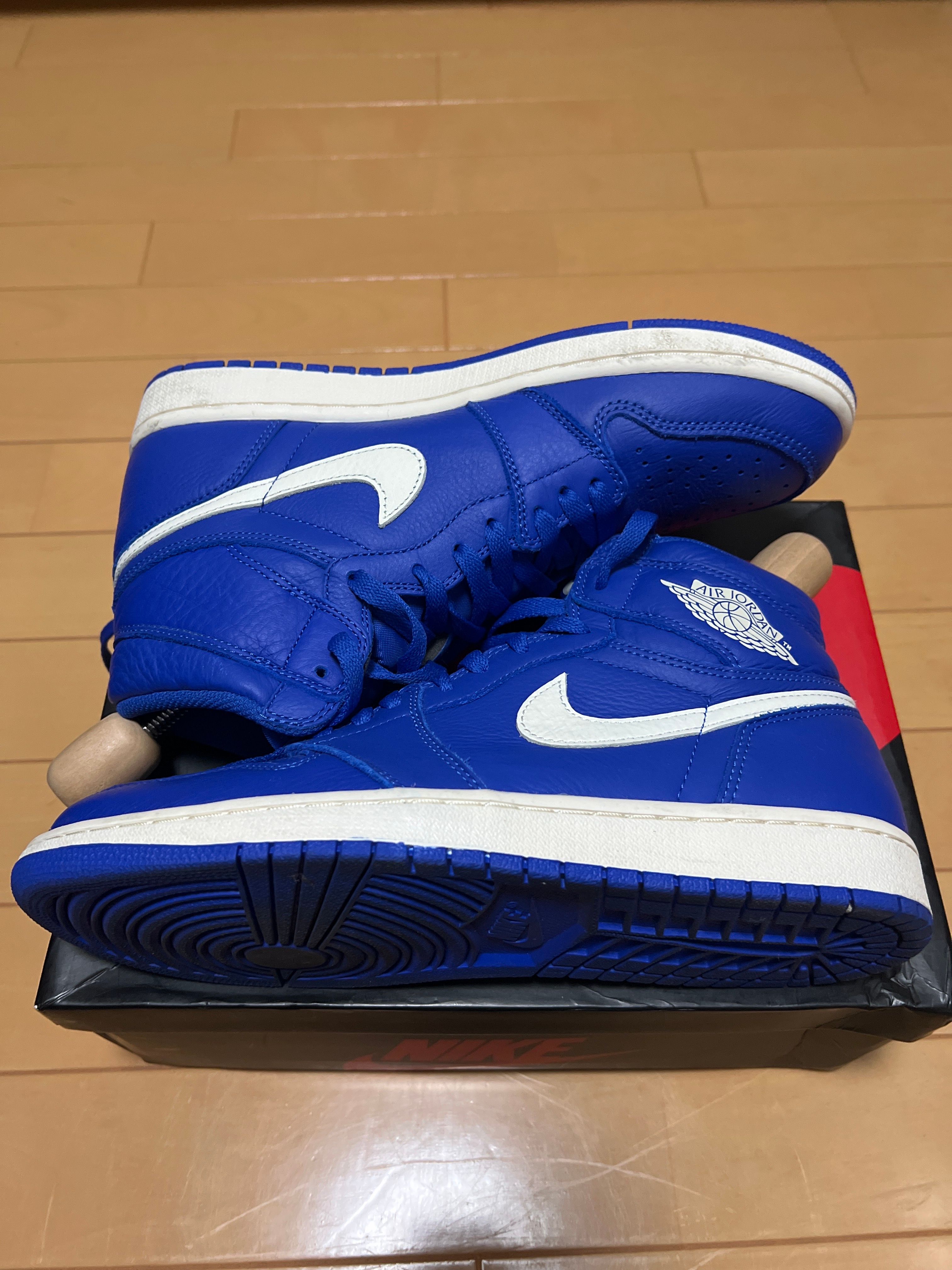 NIKE AIR JORDAN 1 RETRO HIGH "HYPER ROYAL"
