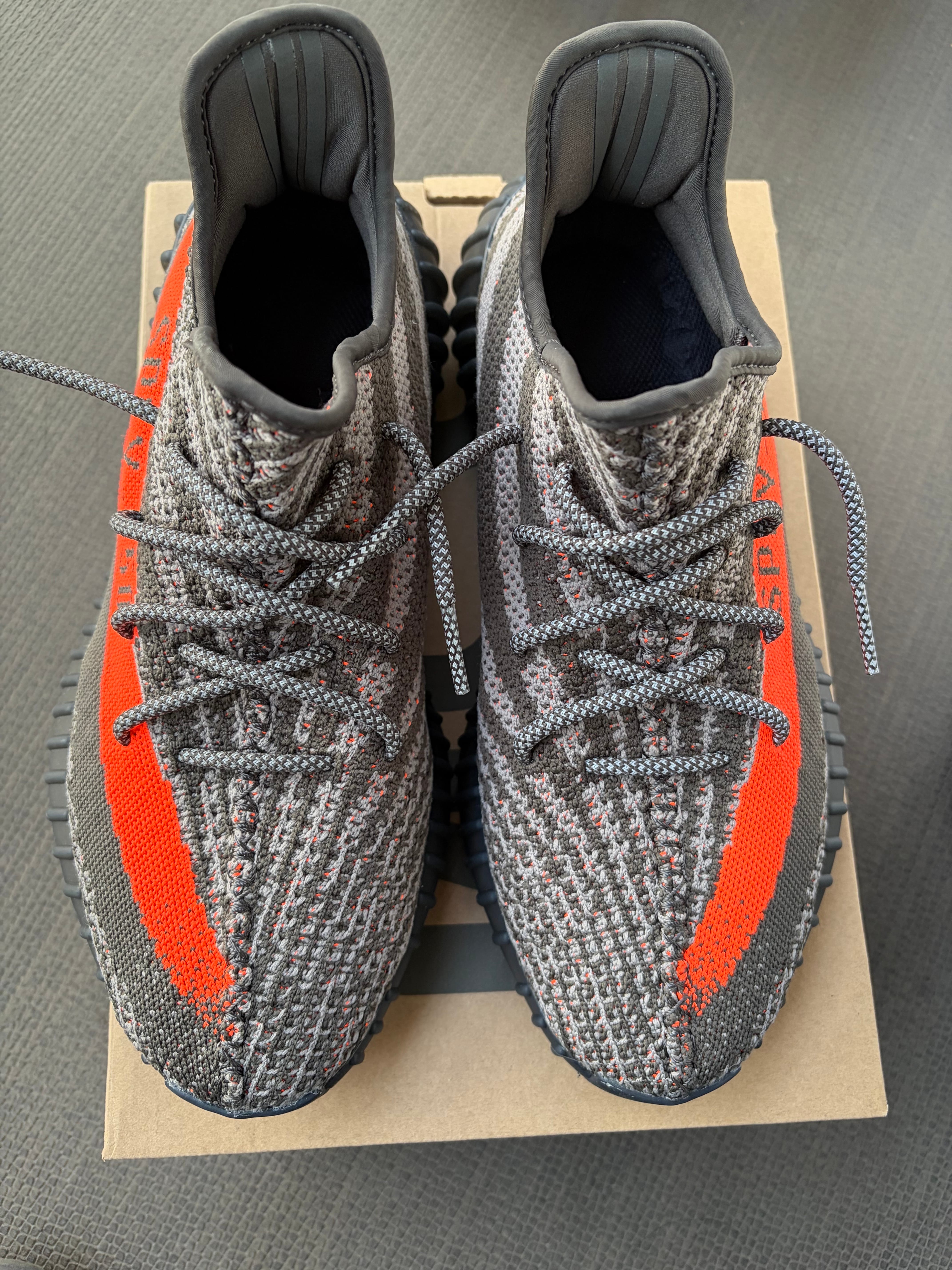 adidas YEEZY Boost 350V2 "Carbon Beluga"