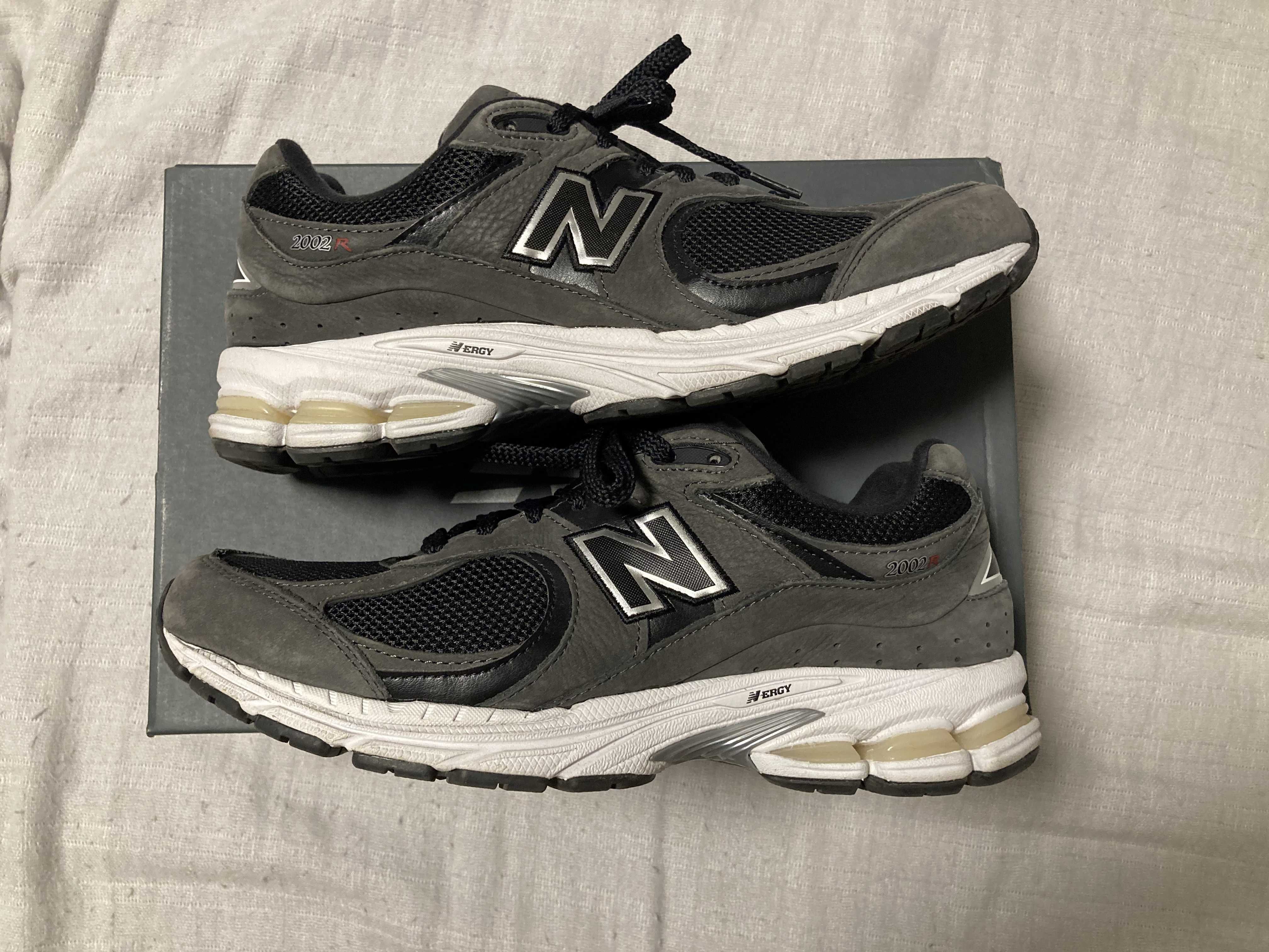 New Balance 2002R "Black/Gray"