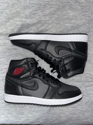 Nike Air Jordan 1 Retro High OG "Black/Metallic Silver/Gym Red"