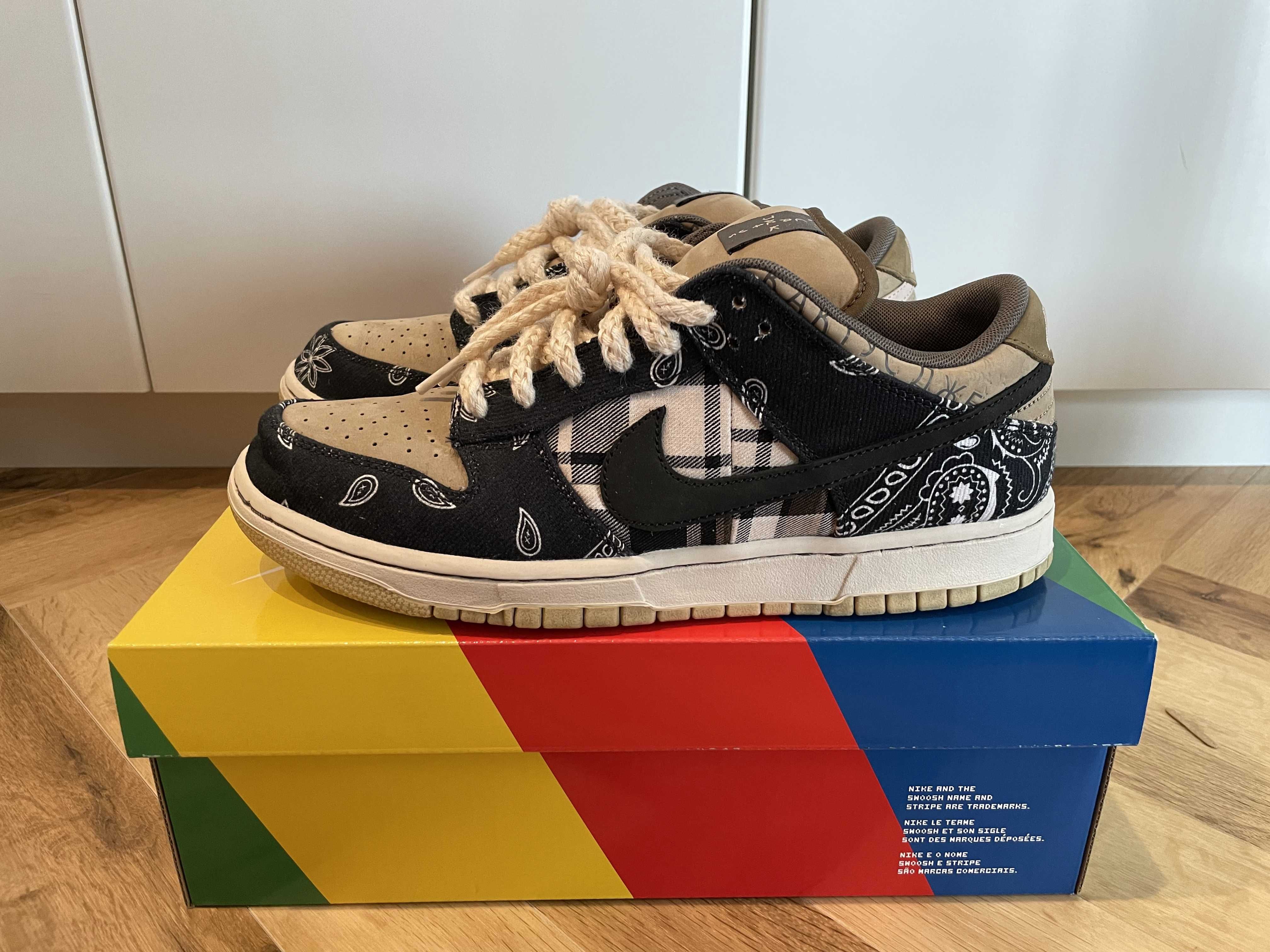 Travis Scott × Nike SB Dunk Low "Black/Parachute Beige"