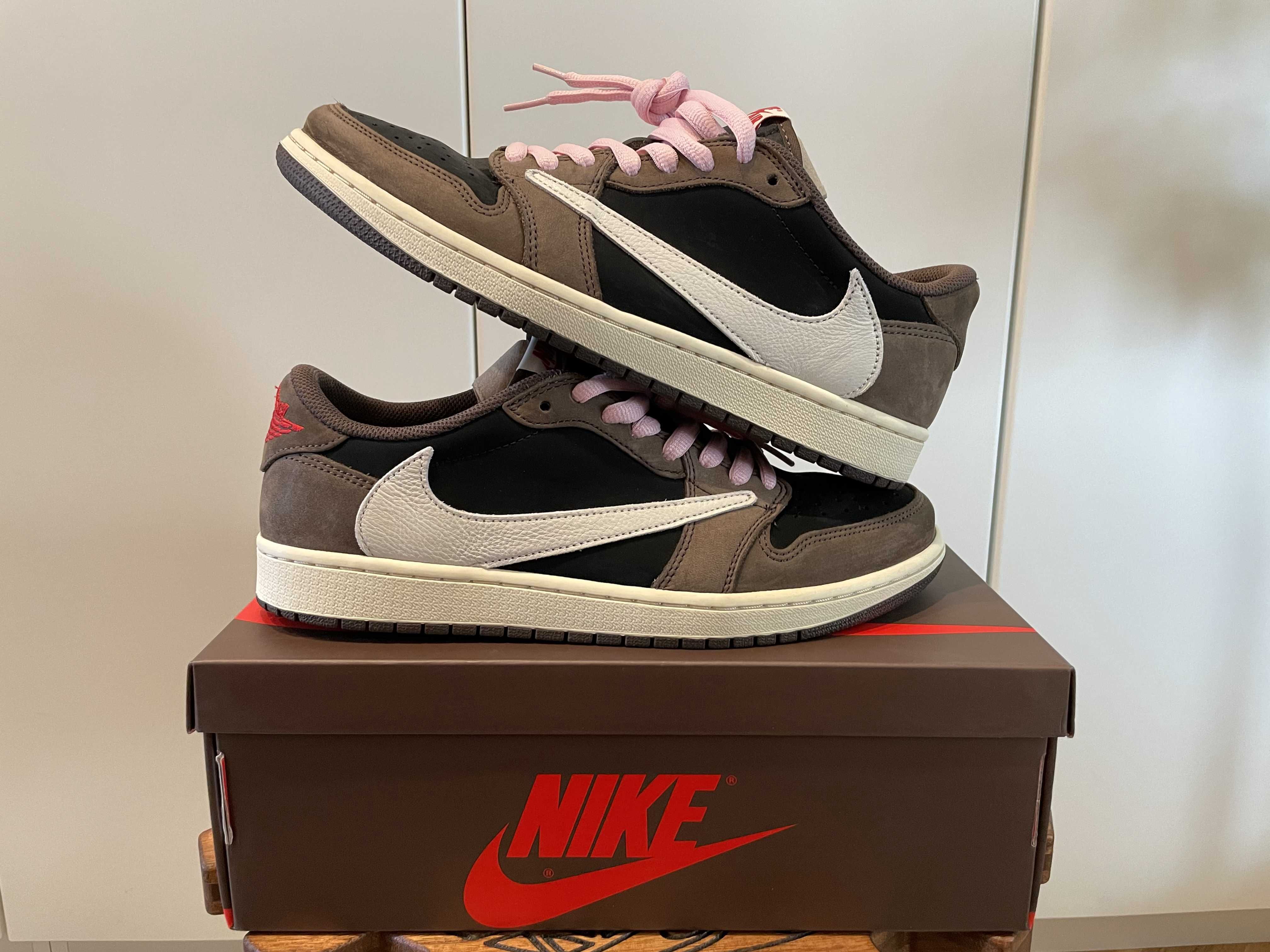 Travis Scott × Nike Air Jordan 1 Low OG SP-T "Black/Dark Mocha"