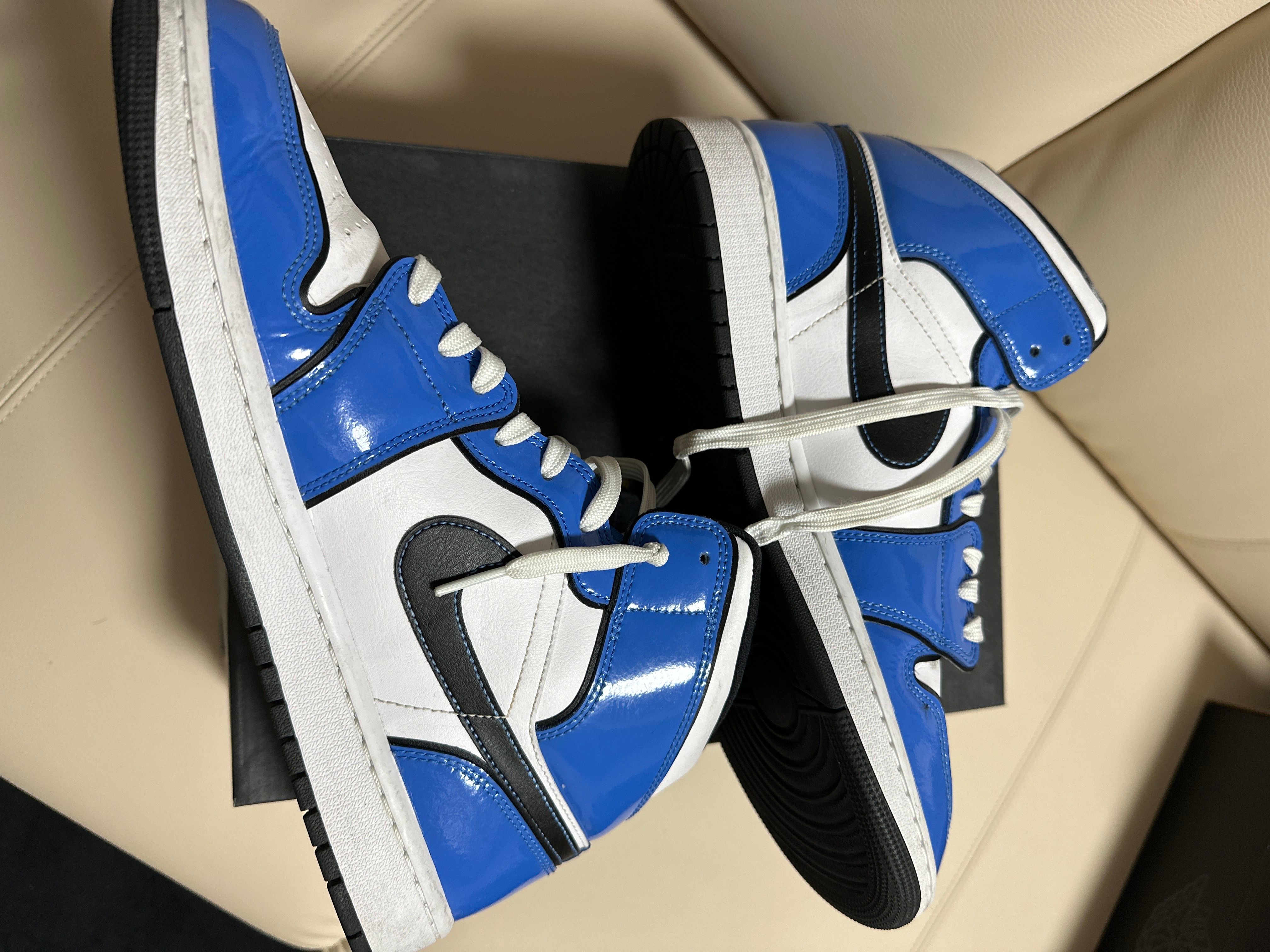 Nike Air Jordan 1 Mid SE "Signal Blue"