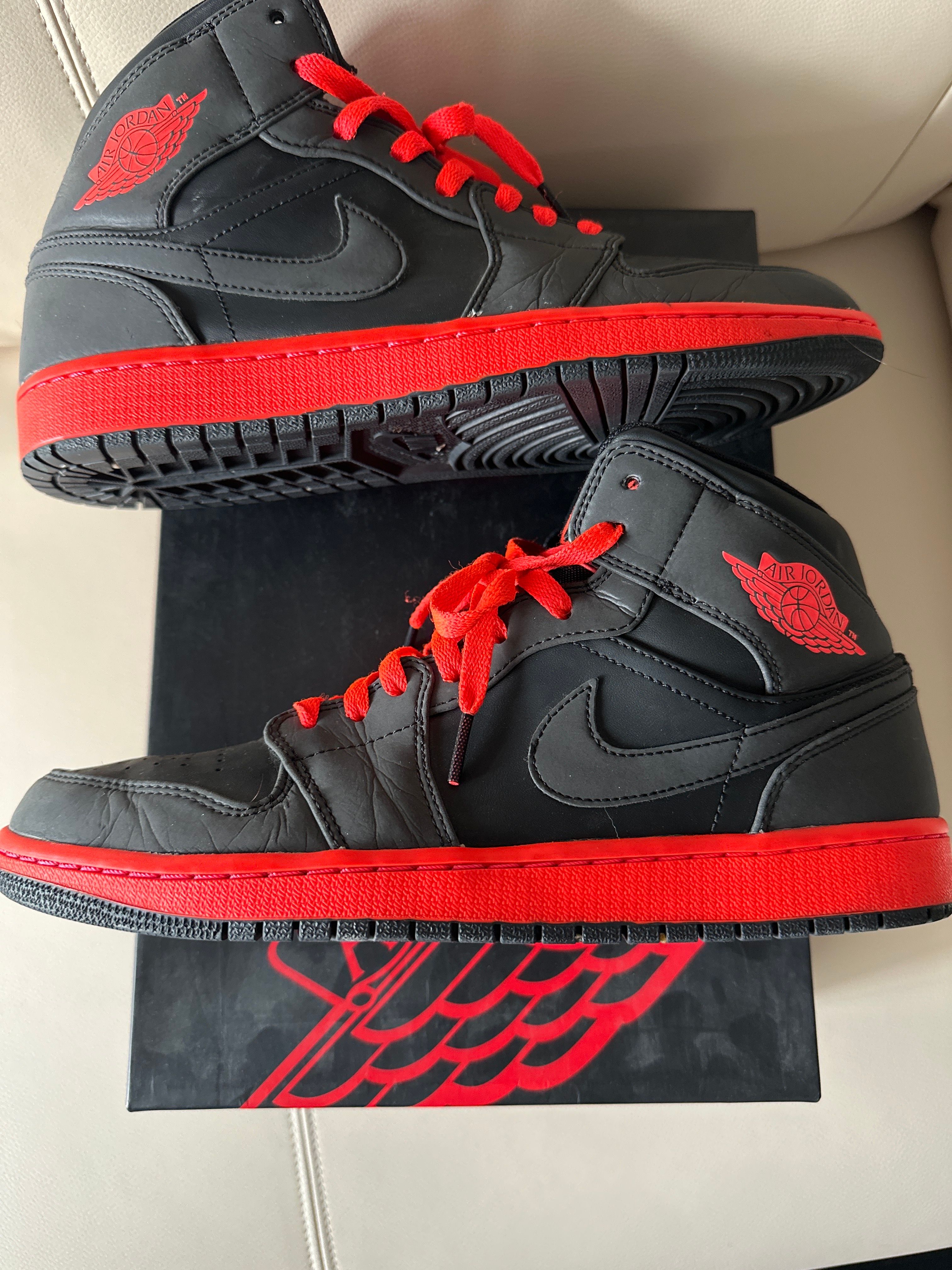 Nike Air Jordan 1 Mid "Black Infrared"