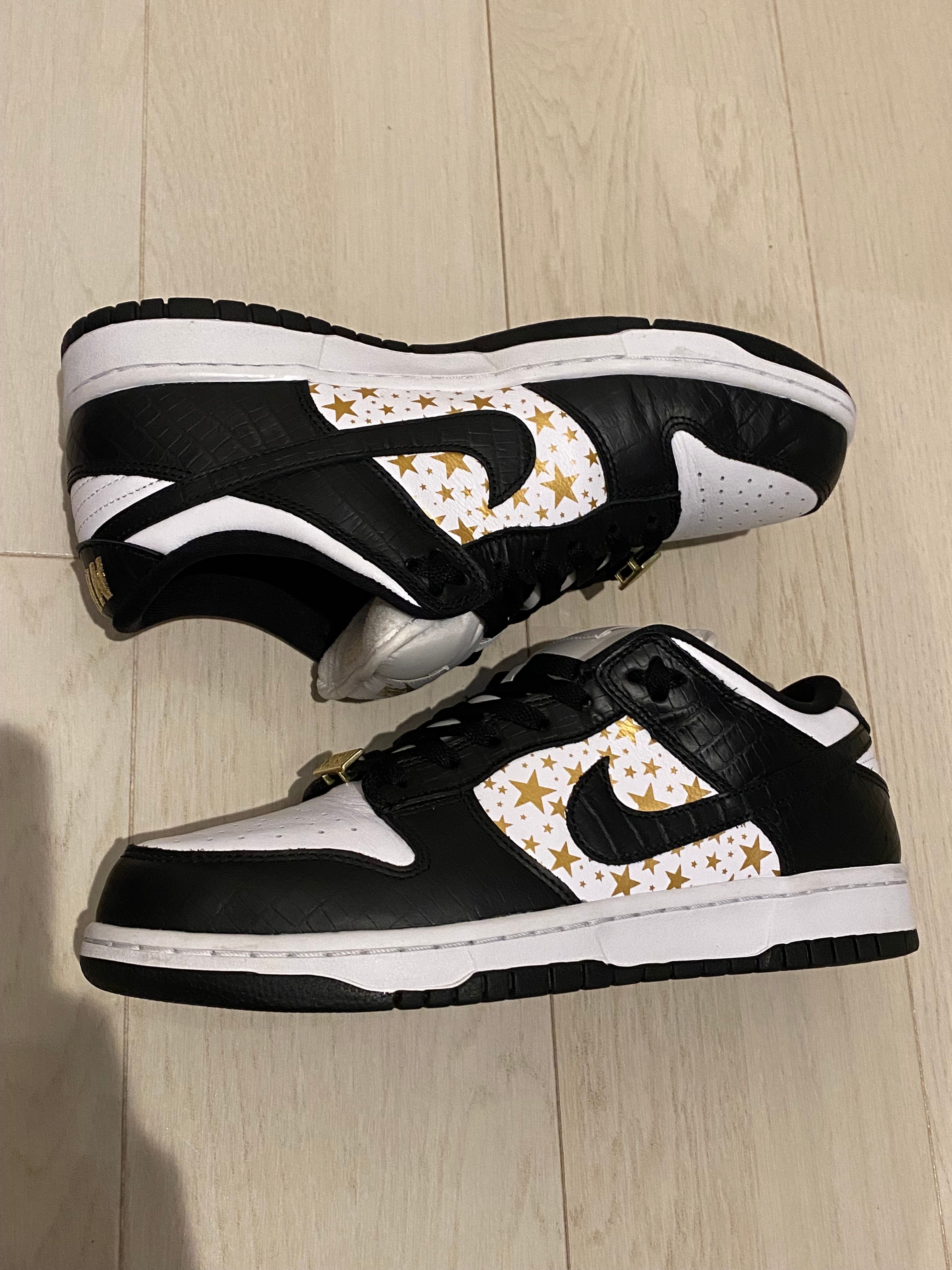 Supreme × Nike SB Dunk Low OG QS Gold Stars "White/Black"
