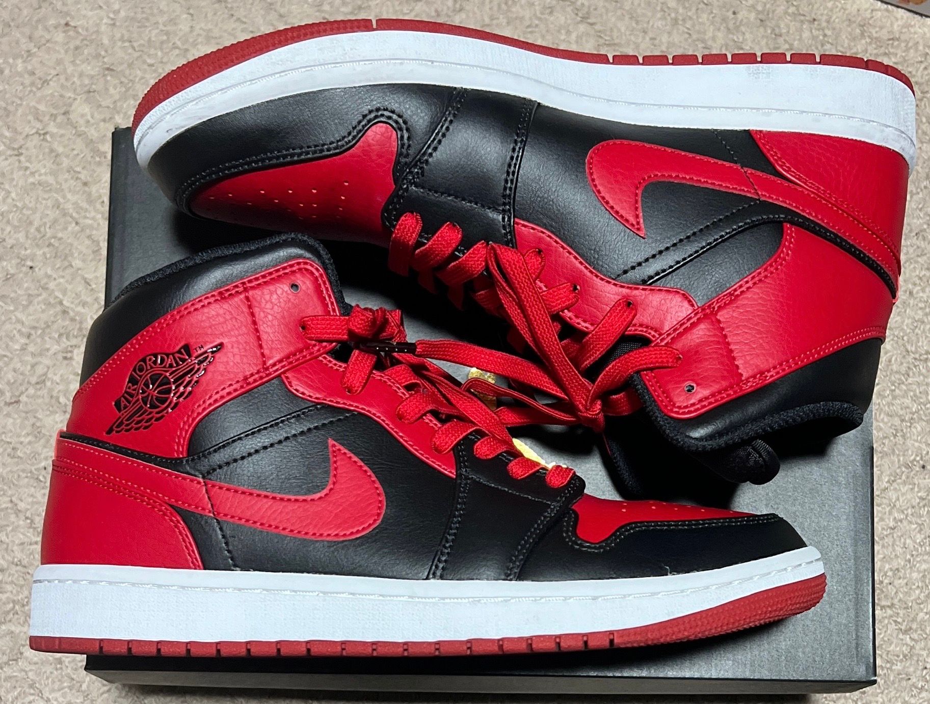 Nike Air Jordan 1 Mid "Bred"