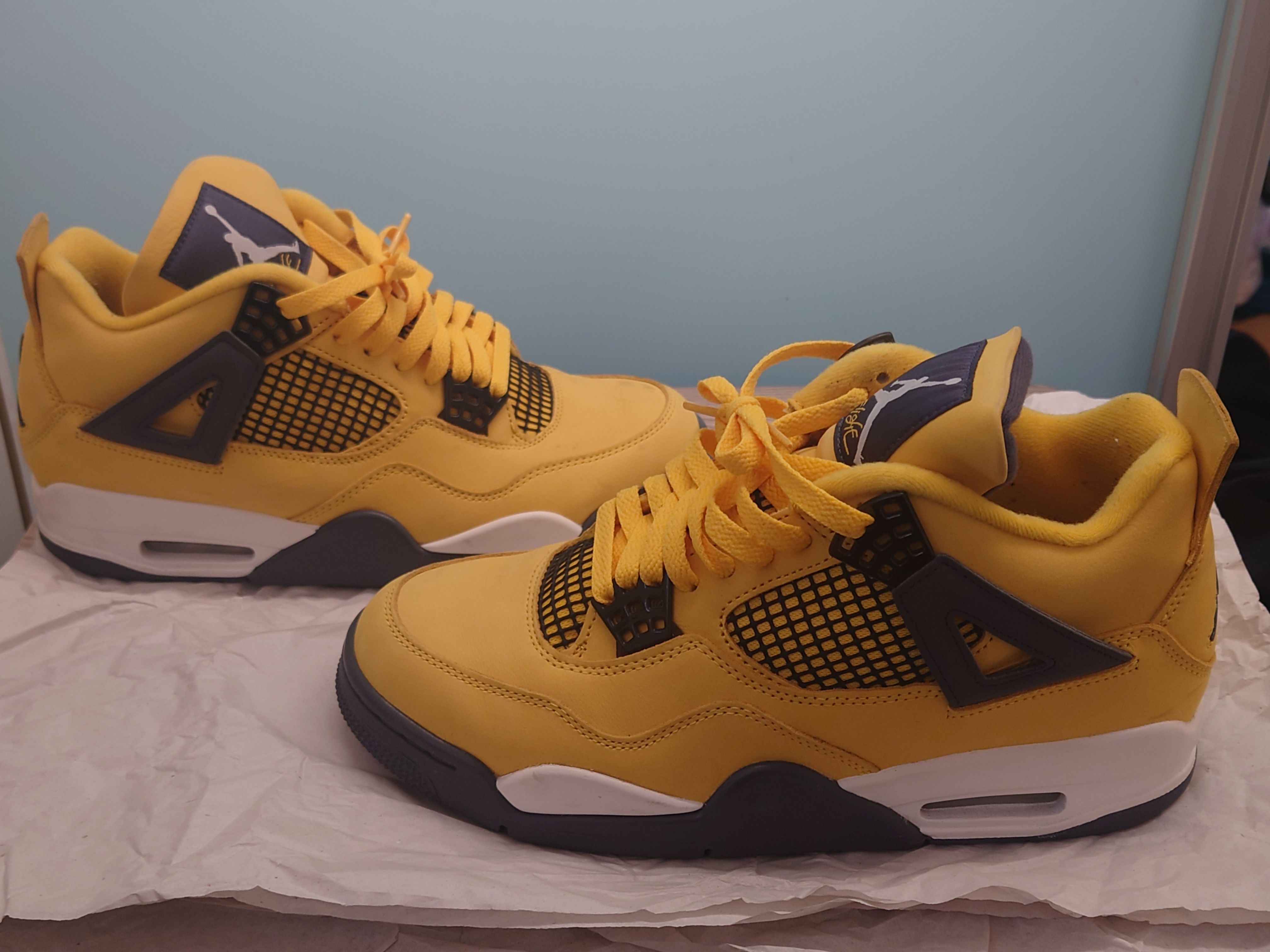 Nike Air Jordan 4 "Tour Yellow"