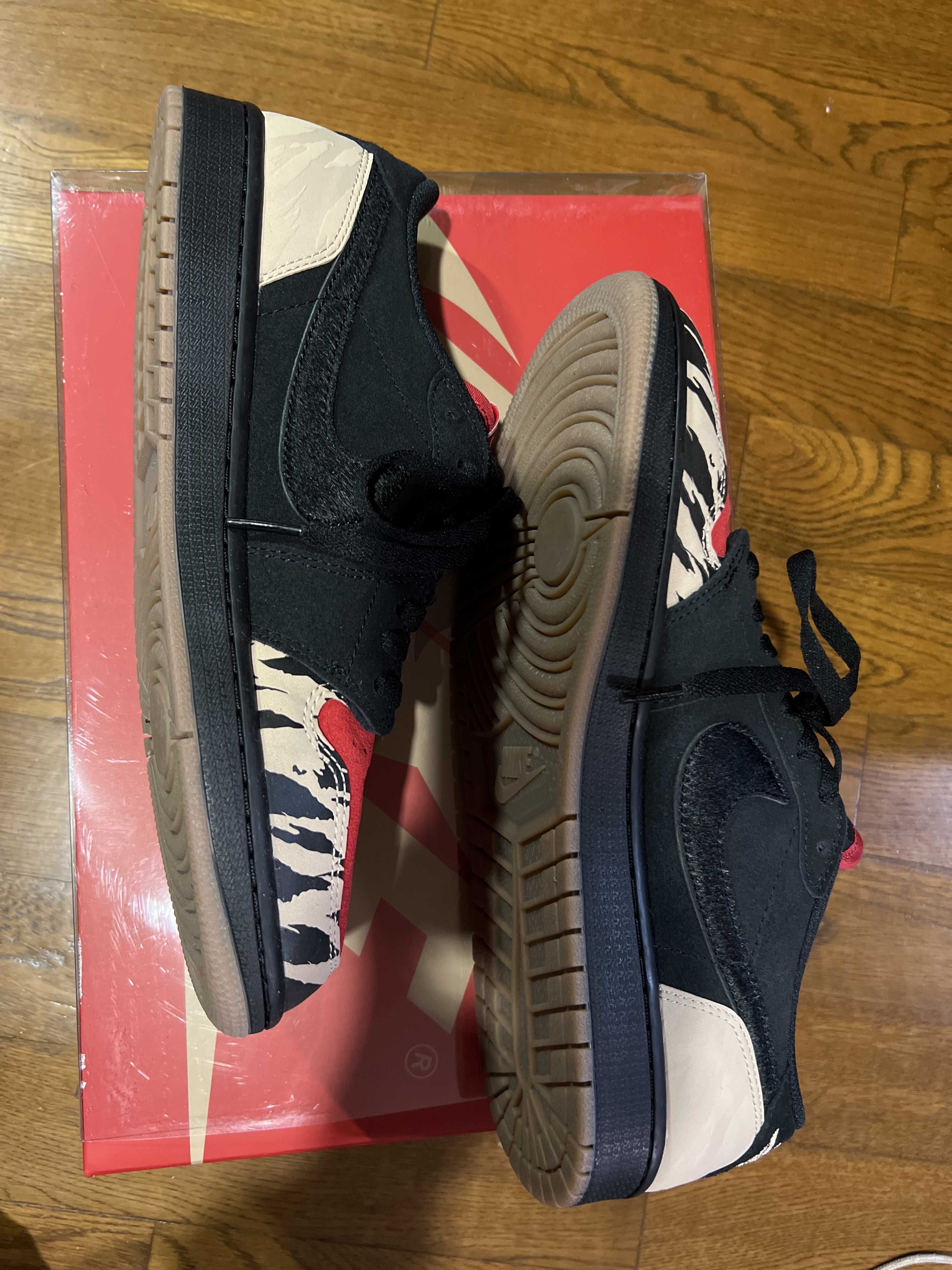 Sole Fly × Nike Air Jordan 1 Low "Black and Sport Red"