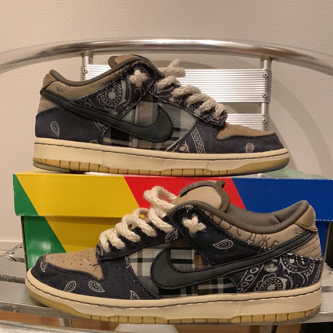 Travis Scott × Nike SB Dunk Low "Black/Parachute Beige"