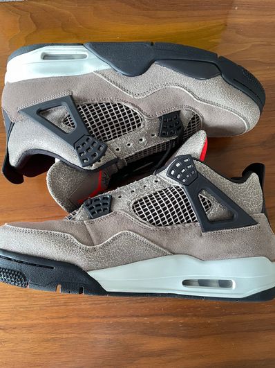 Nike Air Jordan 4 "Taupe Haze"
