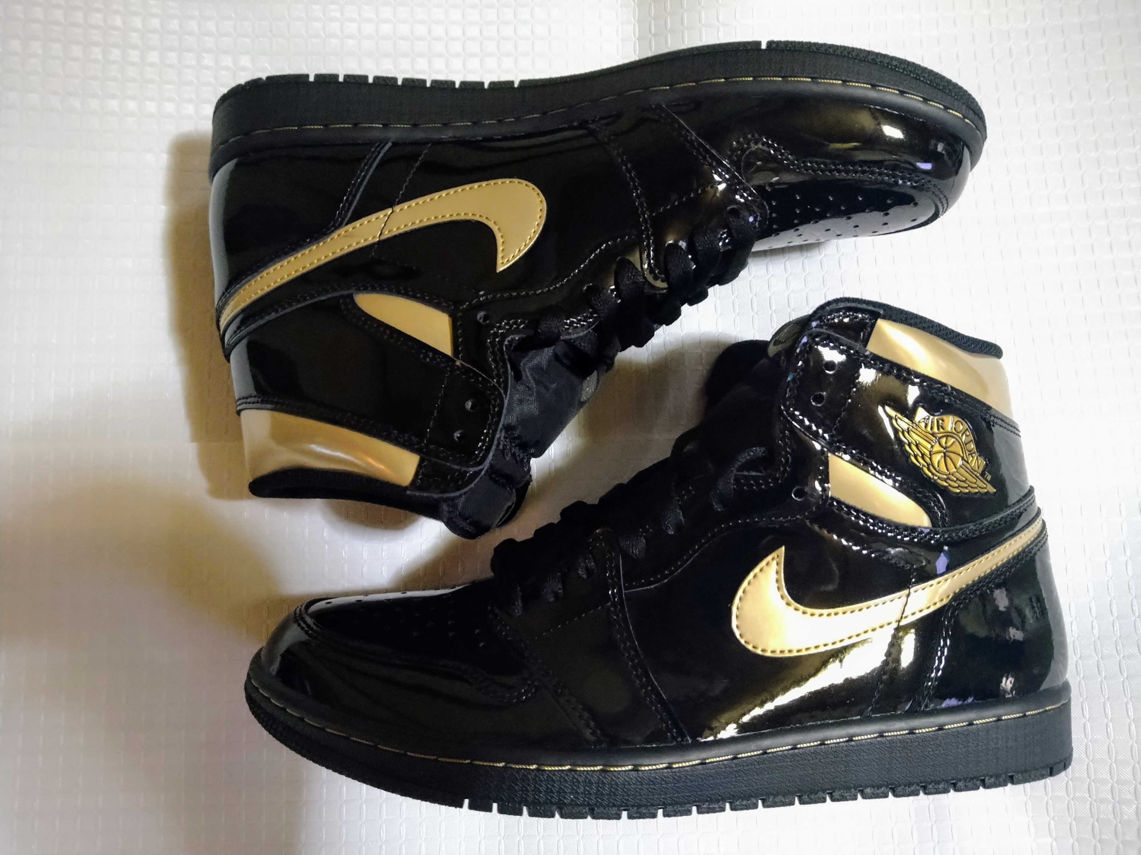 Nike Air Jordan 1 High OG "Black-Metalic Gold"