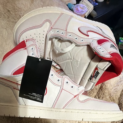 Nike Air Jordan 1 Retro High OG "Sail/University Red"