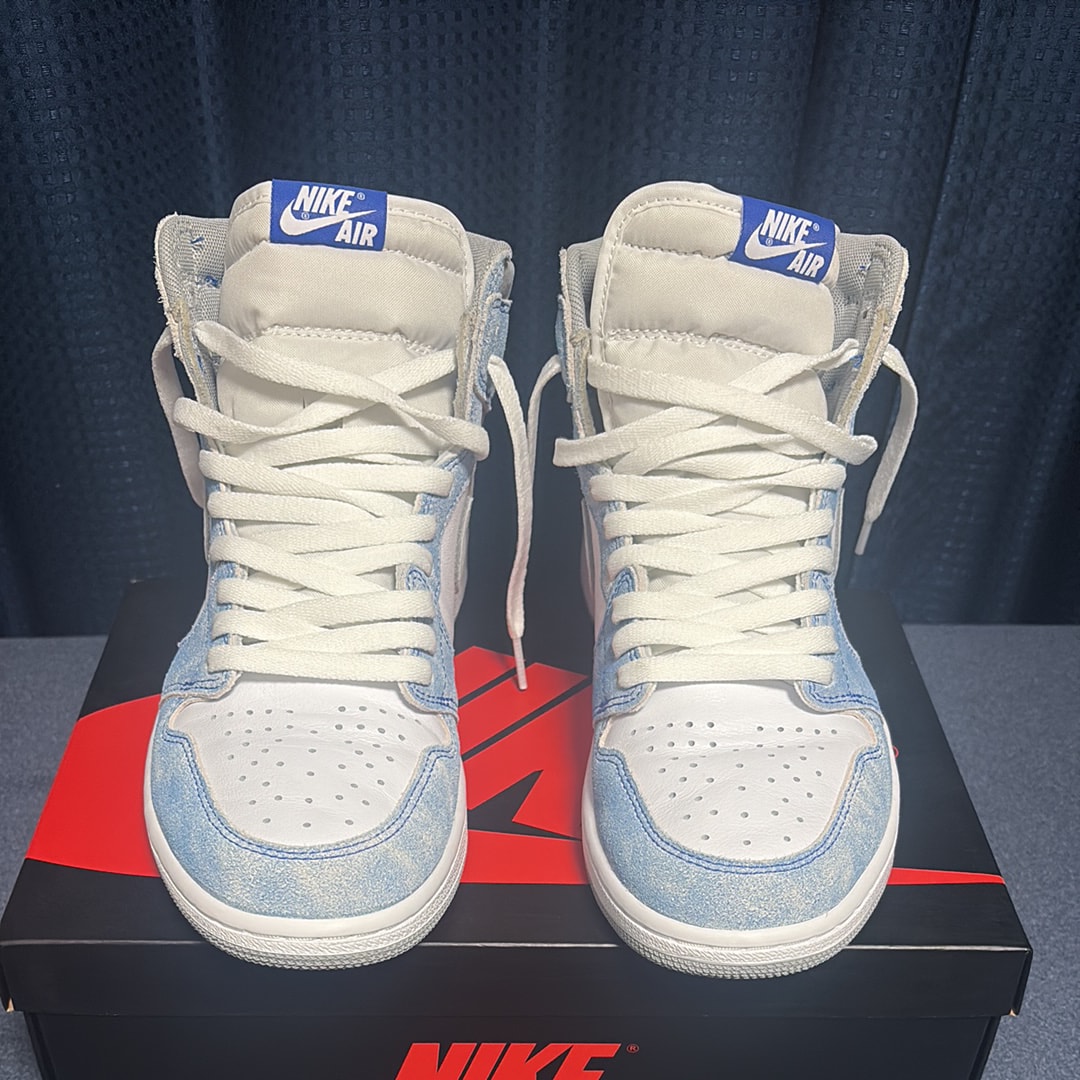 Nike Air Jordan 1 High OG "Hyper Royal"