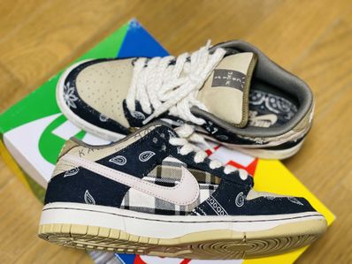 Travis Scott × Nike SB Dunk Low "Black/Parachute Beige"