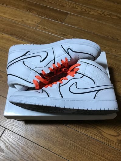 NIKE Women's AIR JORDAN 1 MID "WHITE/BLACK"