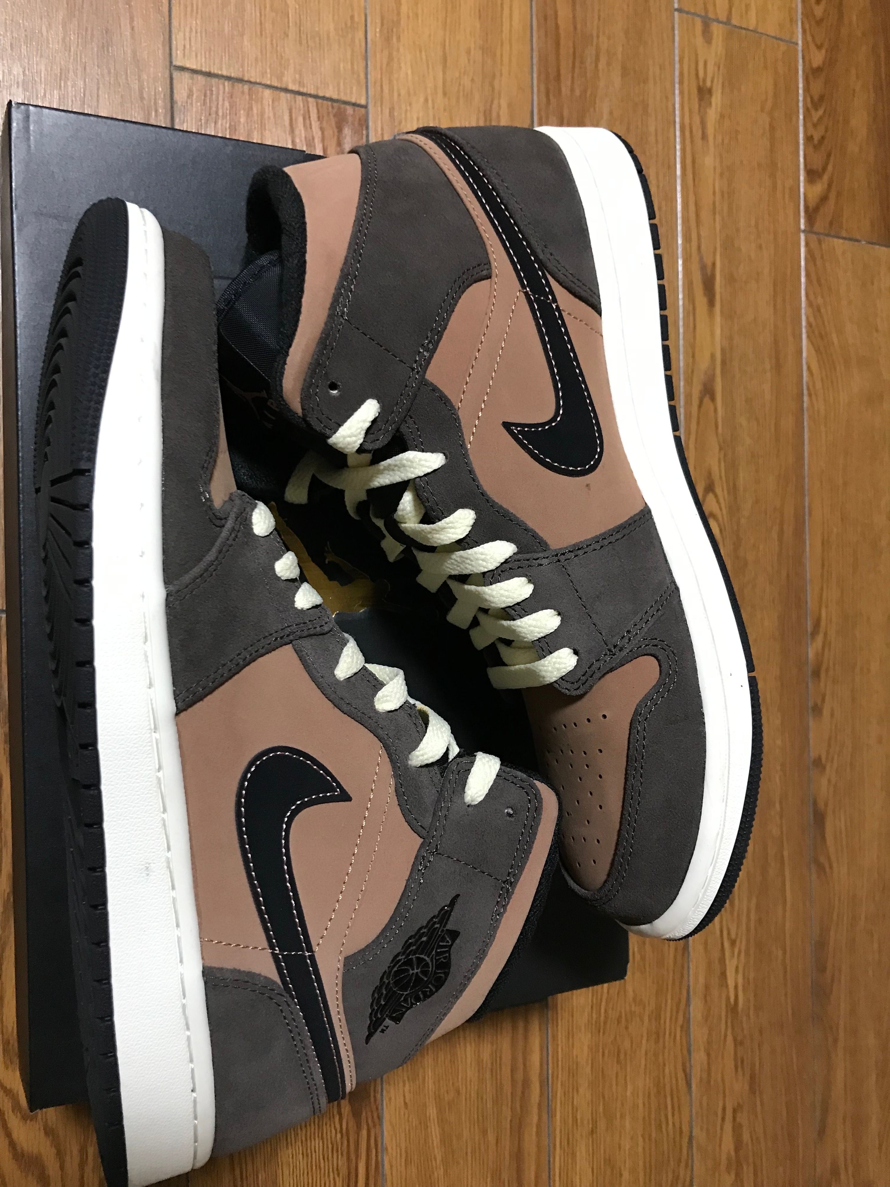 Nike Air Jordan 1 Mid SE "Dark Chocolate"