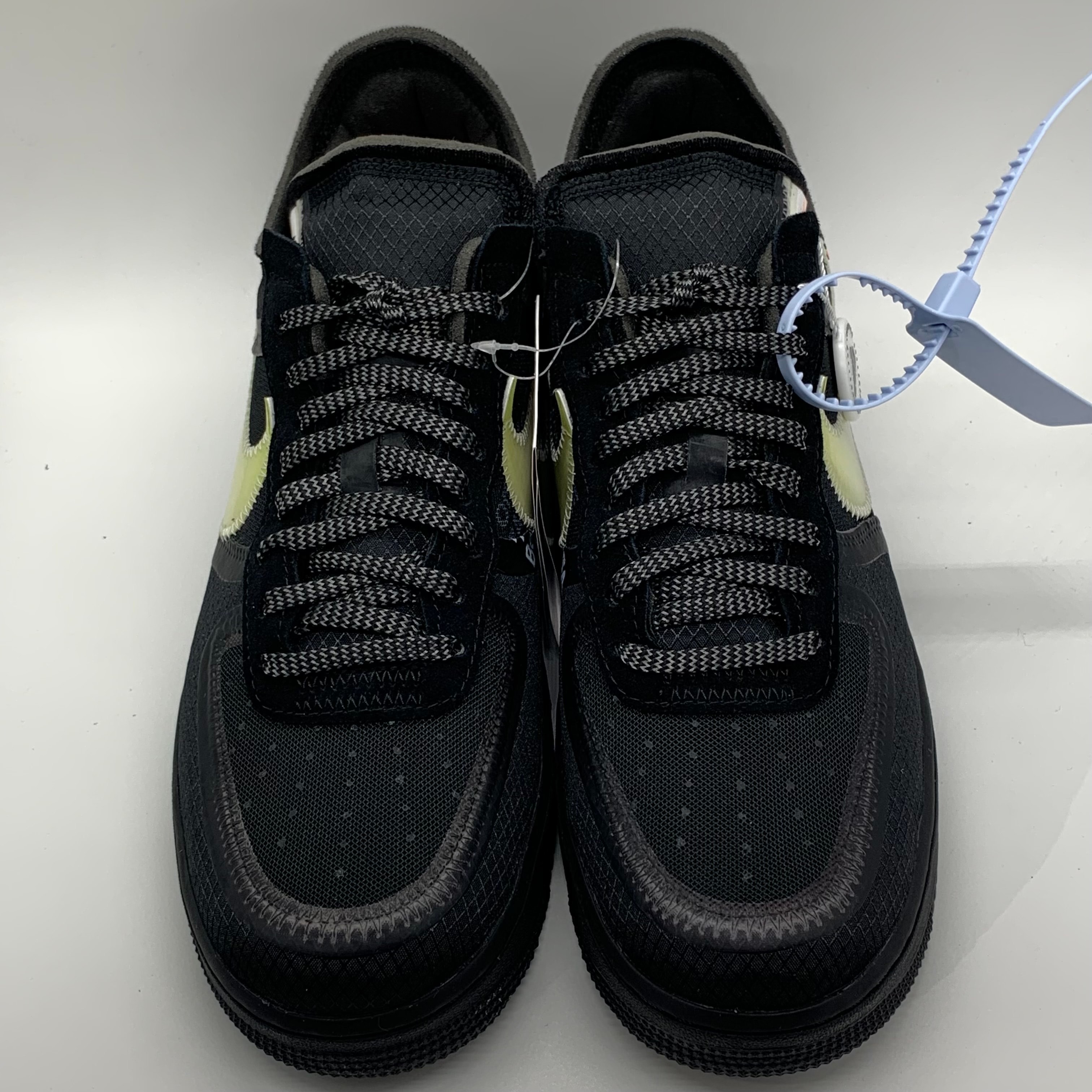 オフホワイト × ナイキ エアフォース1 ロー "ブラック"