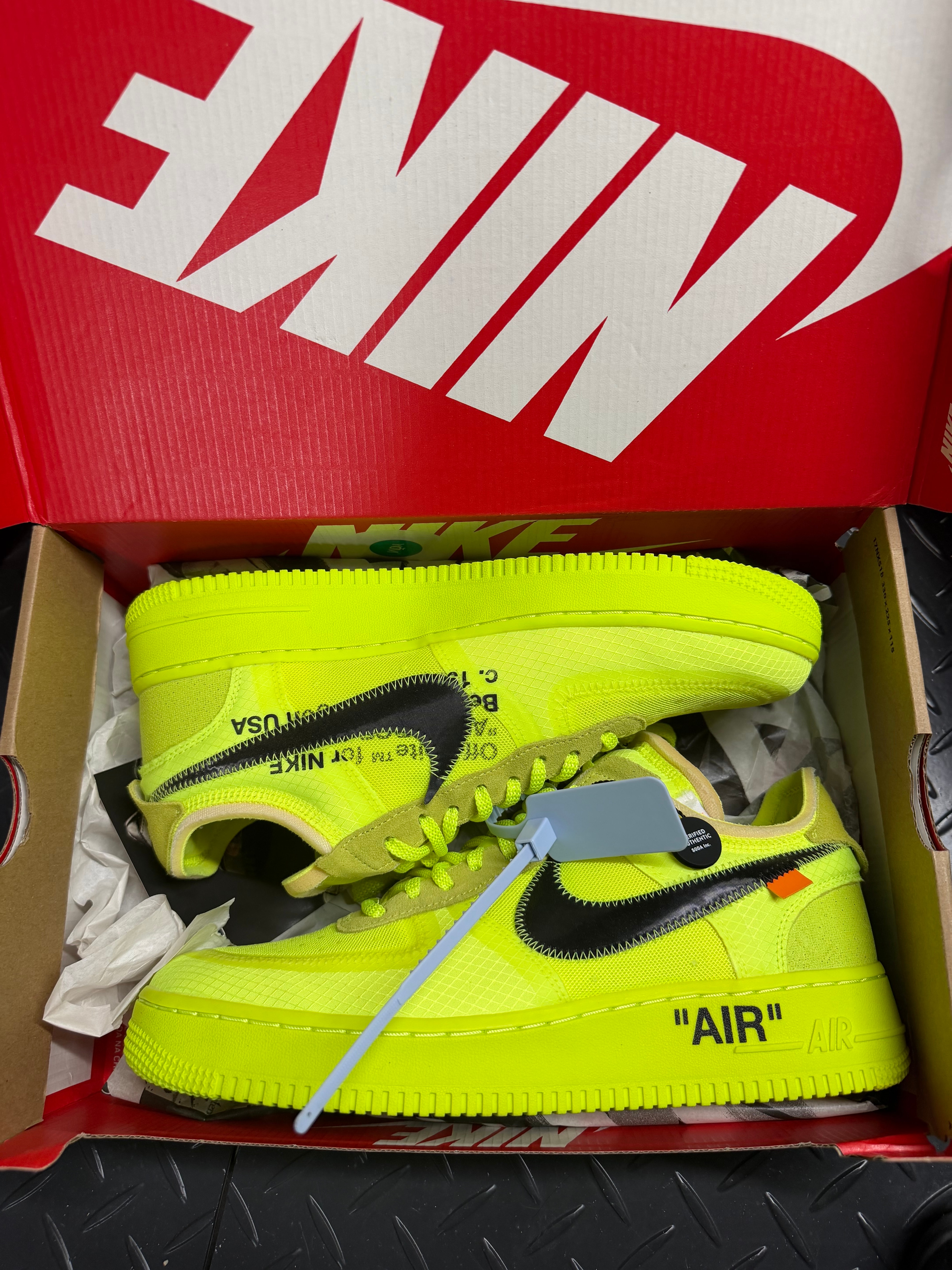 Off-White × Nike Air Force 1 Low 