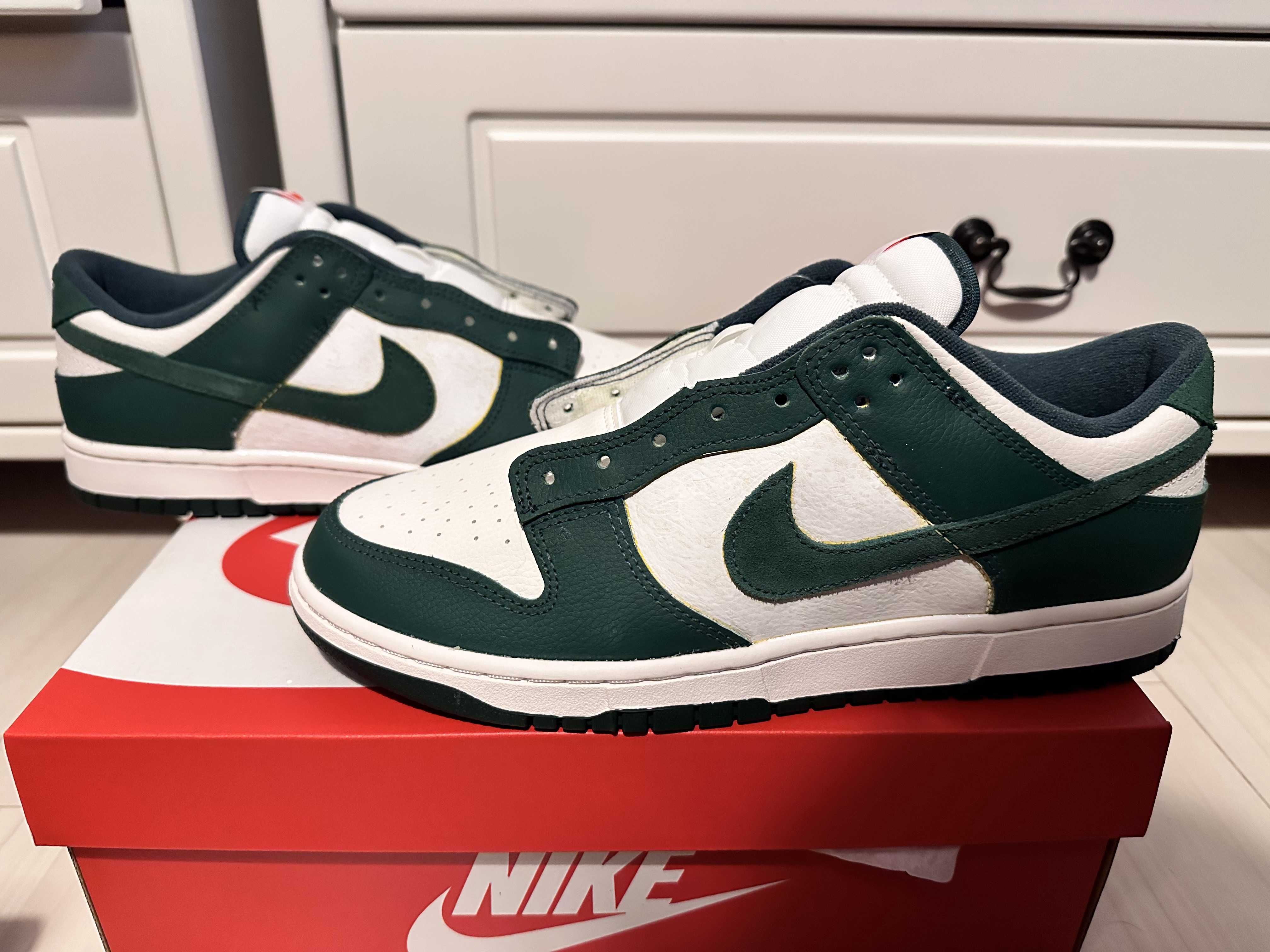 Nike Women's Dunk Low SE "Noble Green"