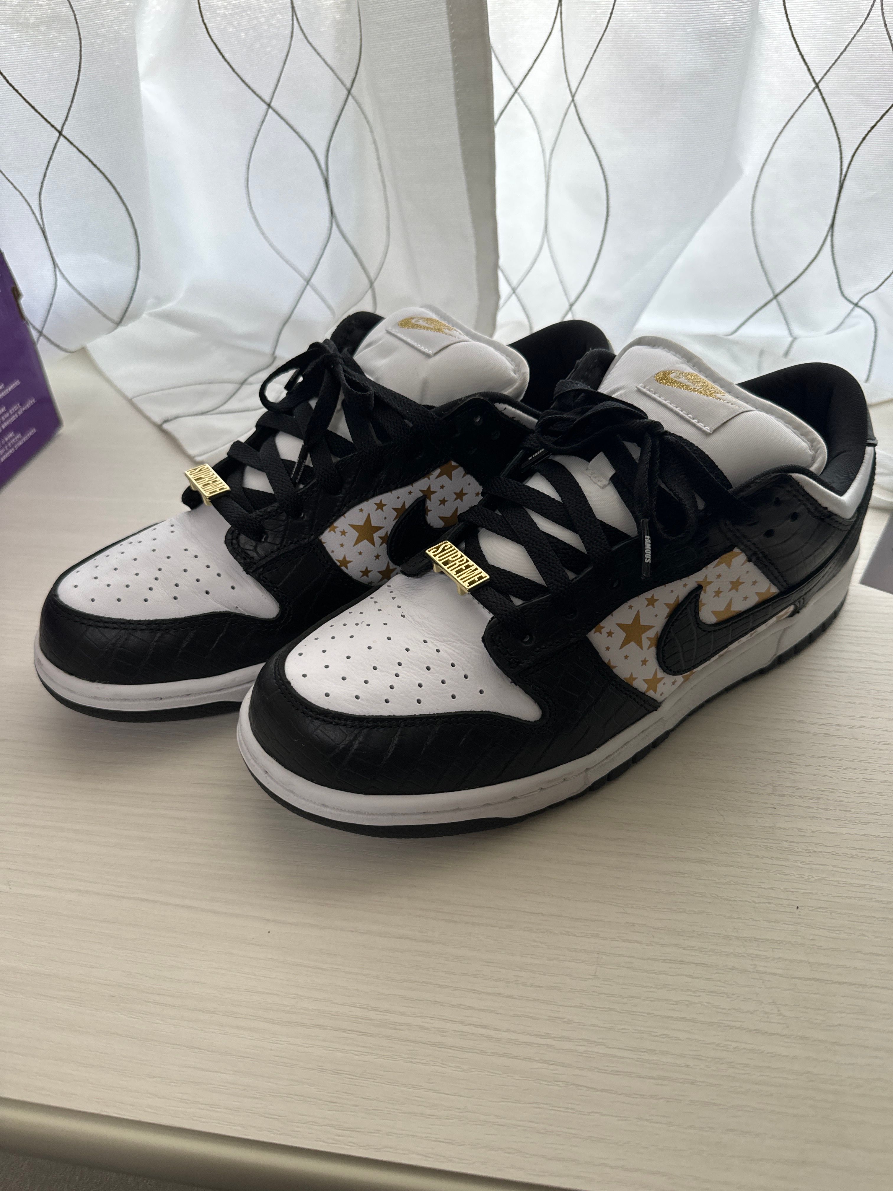 Supreme × Nike SB Dunk Low OG QS Gold Stars "White/Black"
