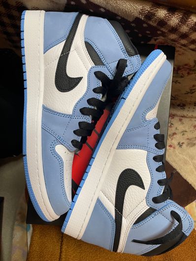 Nike Air Jordan 1 High OG "University Blue"