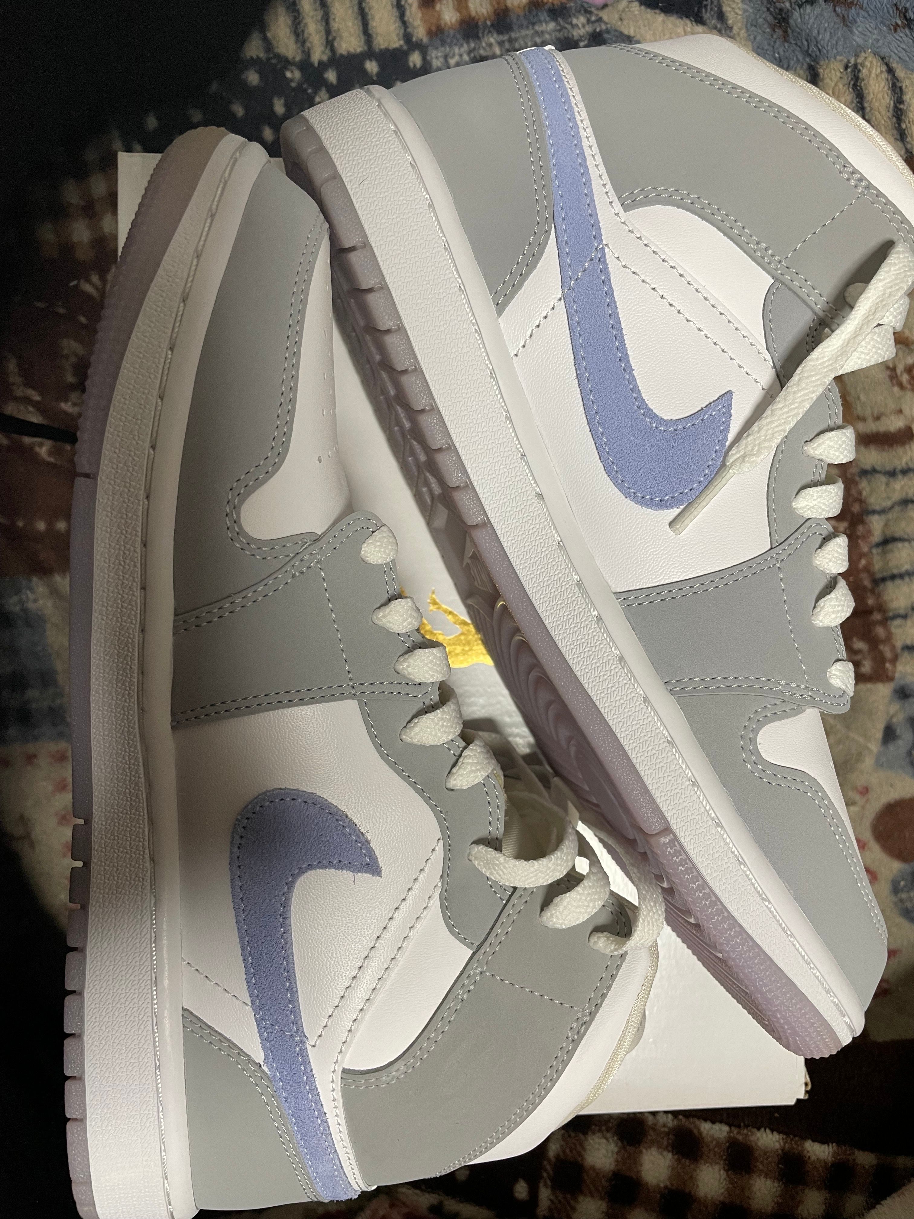 Nike Women's Air Jordan 1 Mid "Wolf Grey"