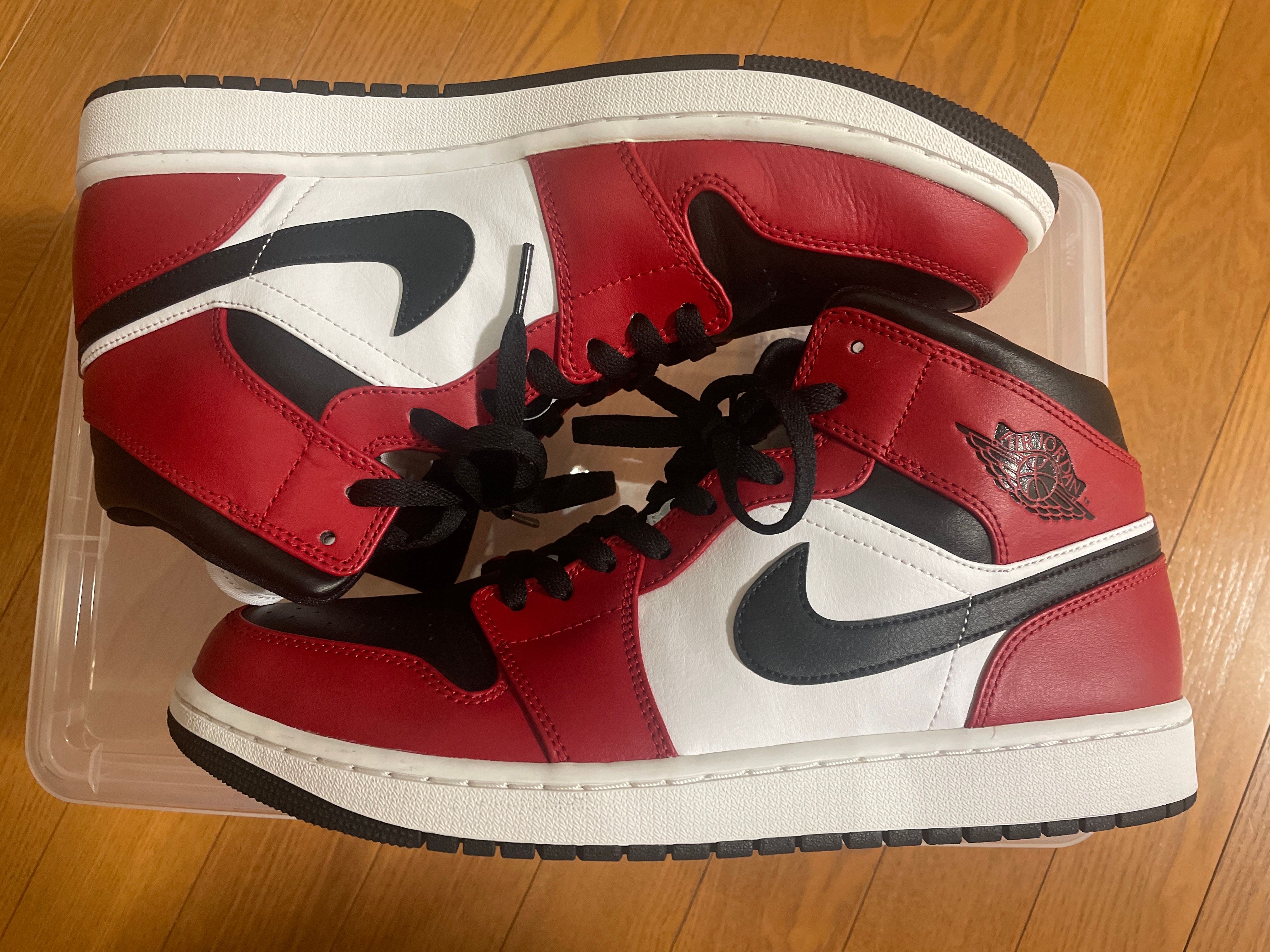 Nike Air Jordan 1 Mid "Chicago Black Toe"