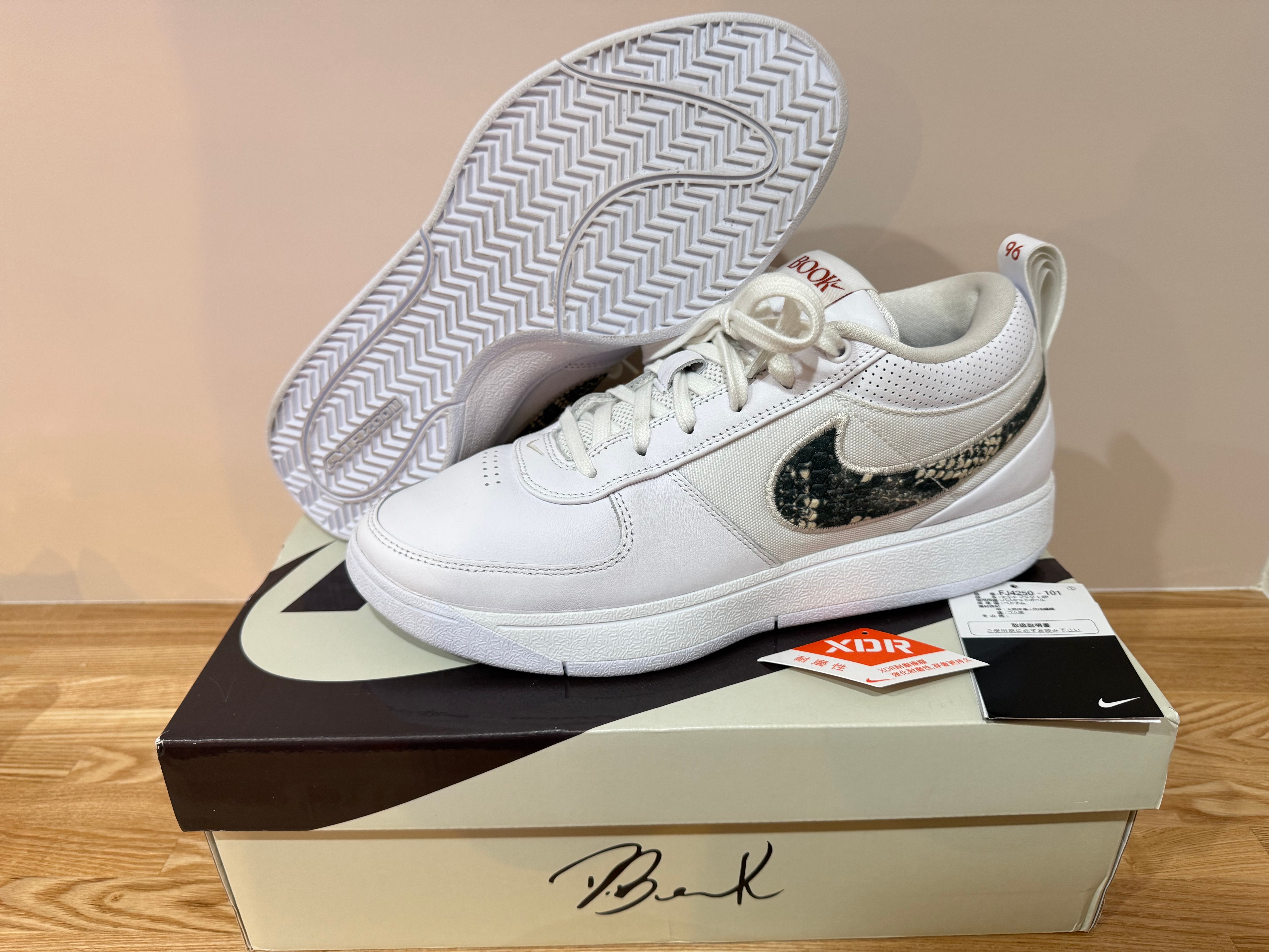 ナイキ ブック1 "ラトルスネーク" (FJ4249-101/FJ4250-101)