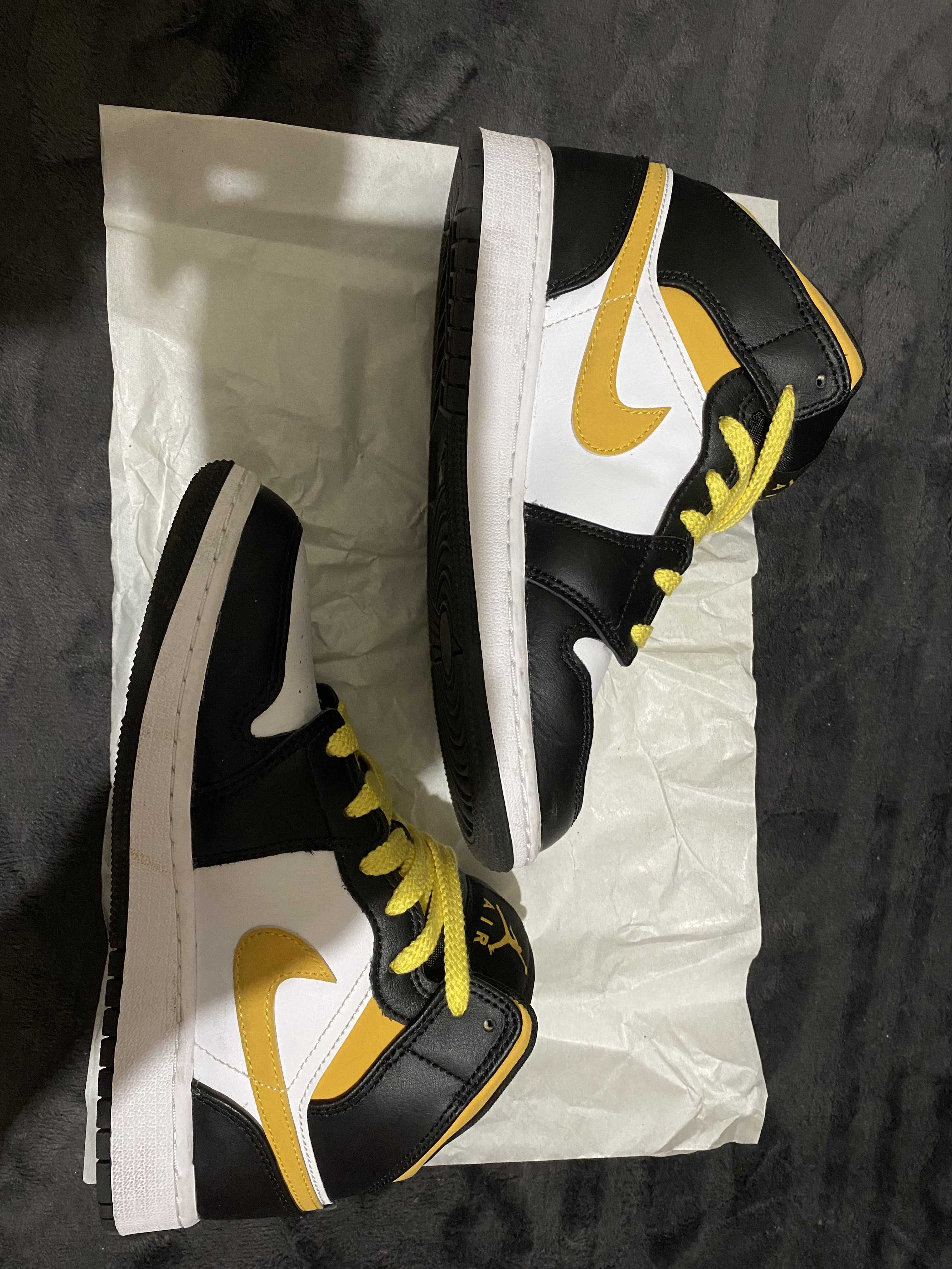NIKE GS AIR JORDAN 1 MID "UNIVERSITY GOLD"