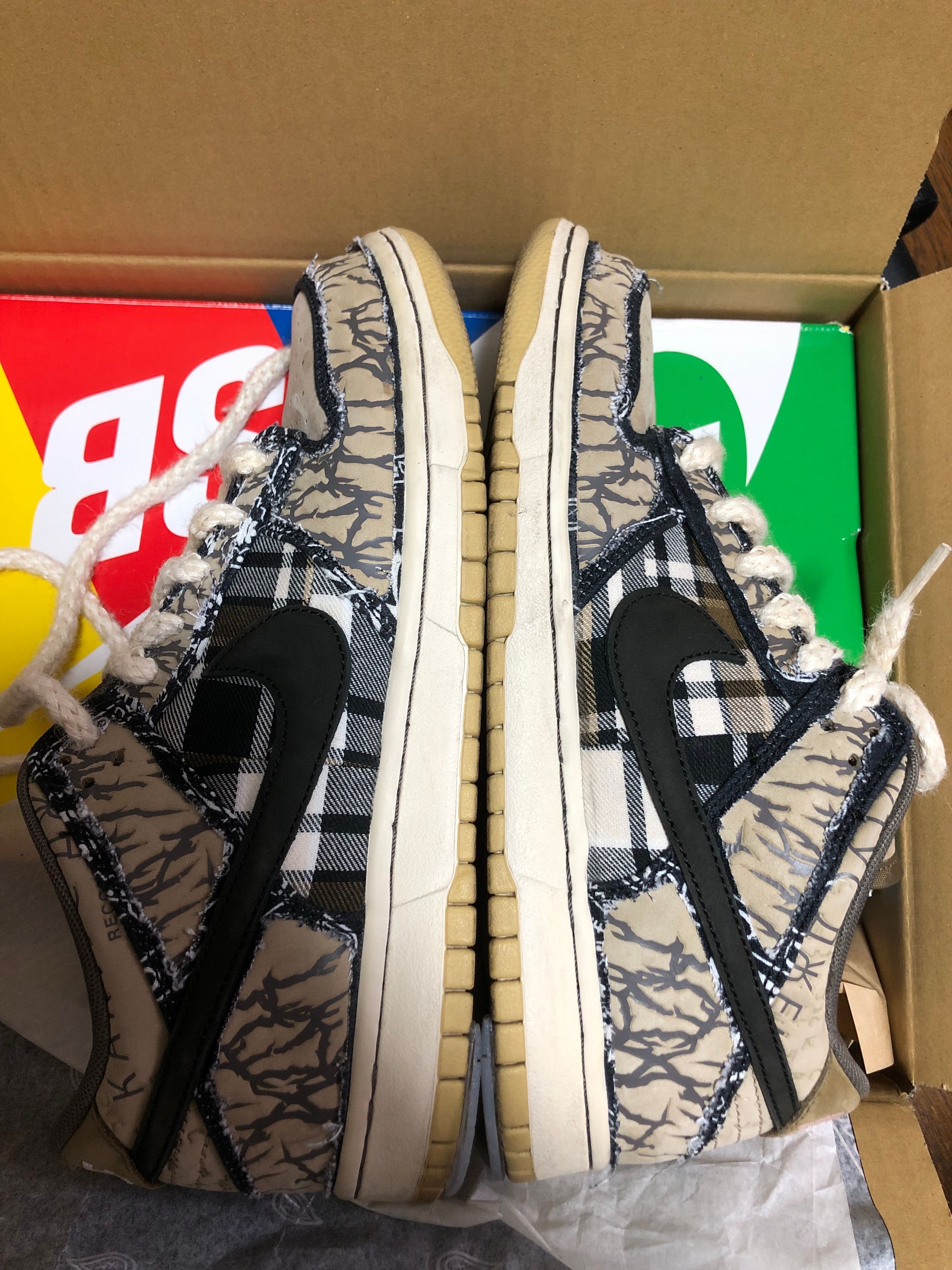 Travis Scott × Nike SB Dunk Low "Black/Parachute Beige"