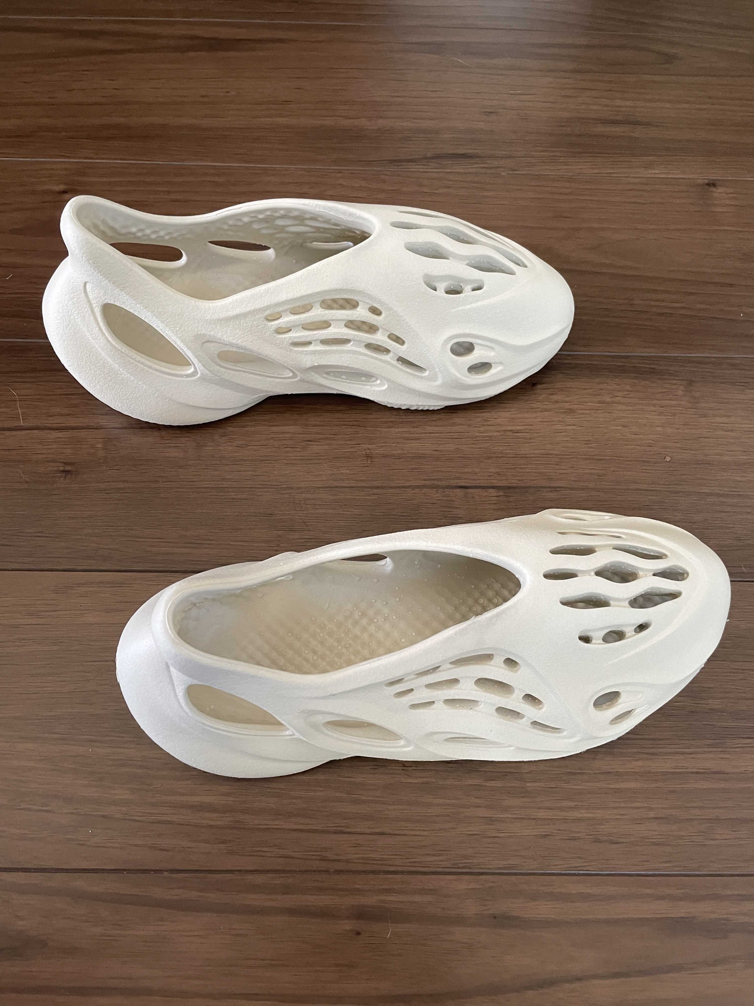 adidas YEEZY Foam Runner "Sand"