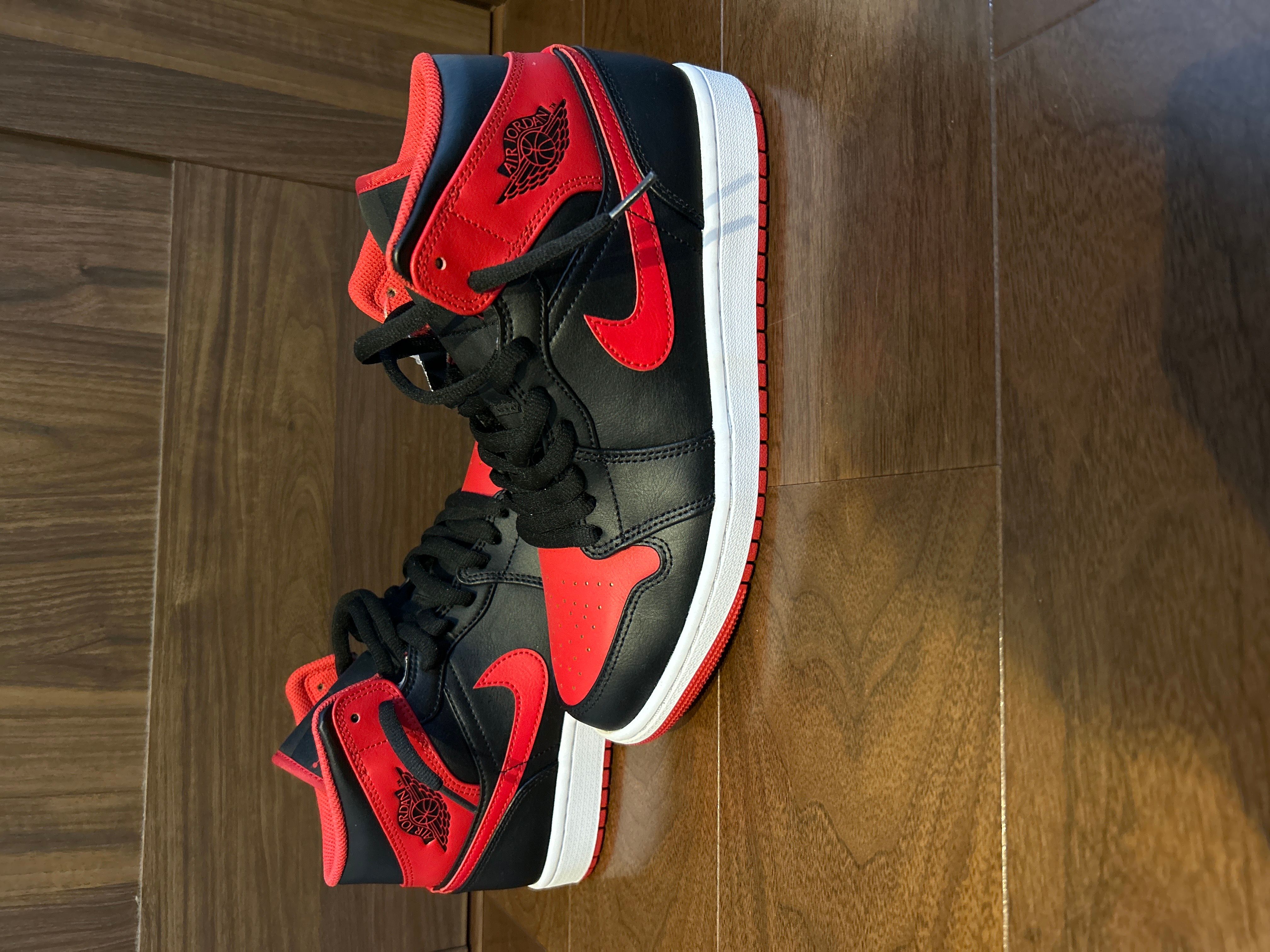 Nike Air Jordan 1 Mid "Bred Toe"