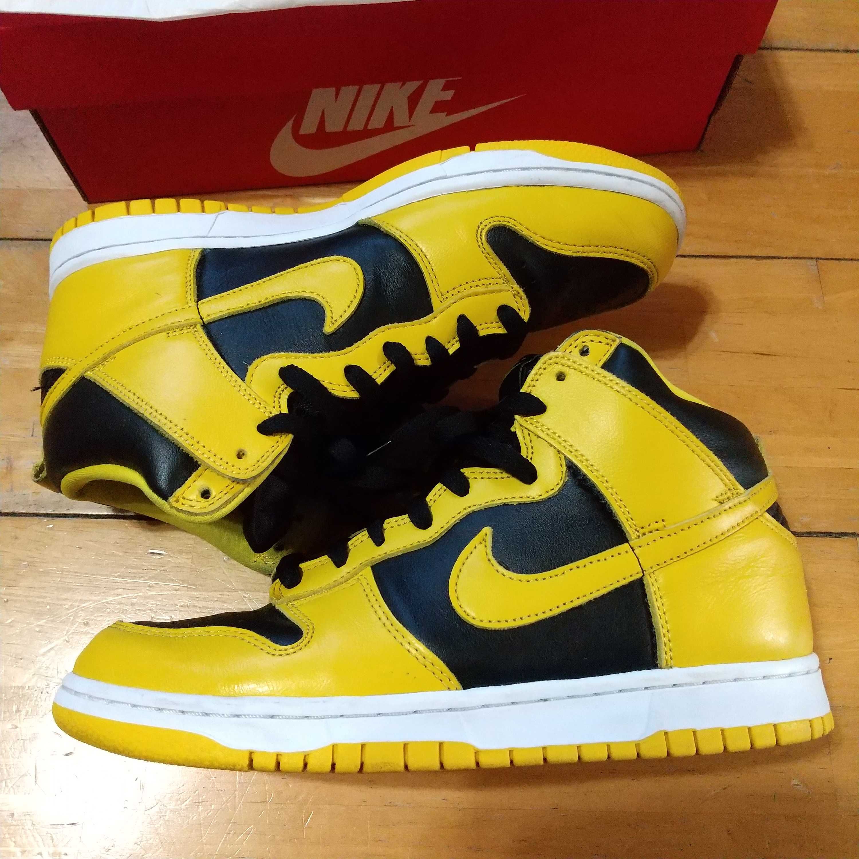Nike Dunk High "Black/Varsity Maize"