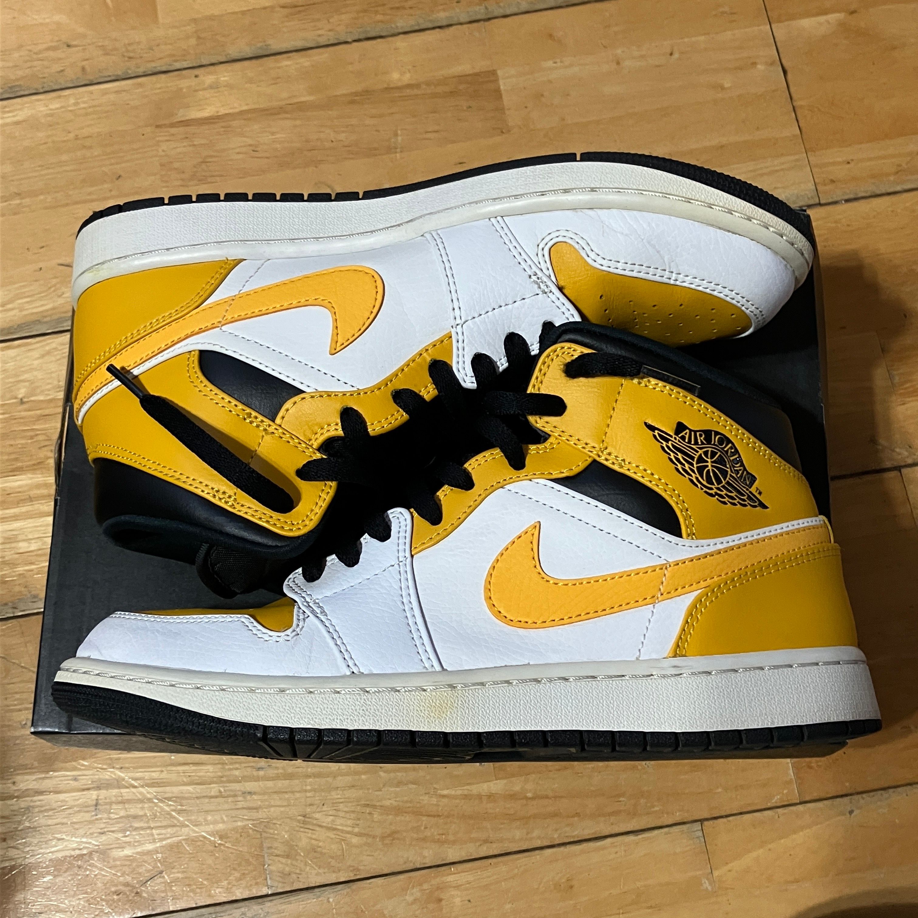 Nike Air Jordan 1 Mid "University Gold"