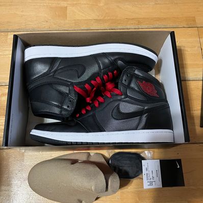 Nike Air Jordan 1 Retro High OG "Black/Metallic Silver/Gym Red"