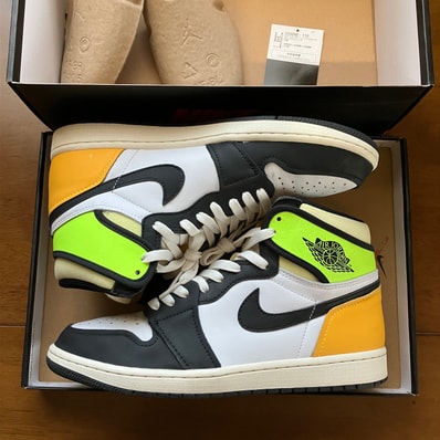 Nike Air Jordan 1 High OG "Volt Gold"