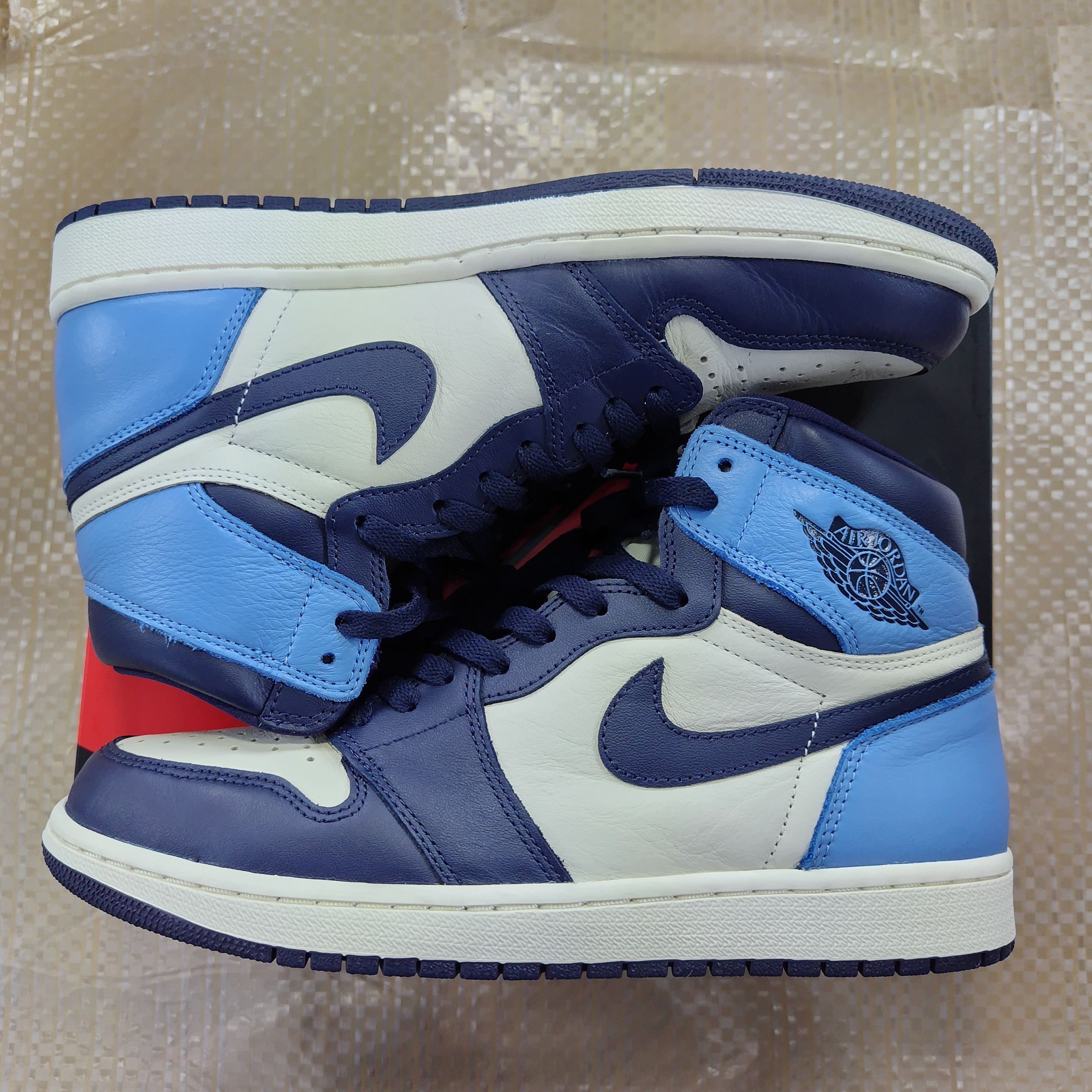 Nike Air Jordan 1 Retro High OG "Obsidian/University Blue"