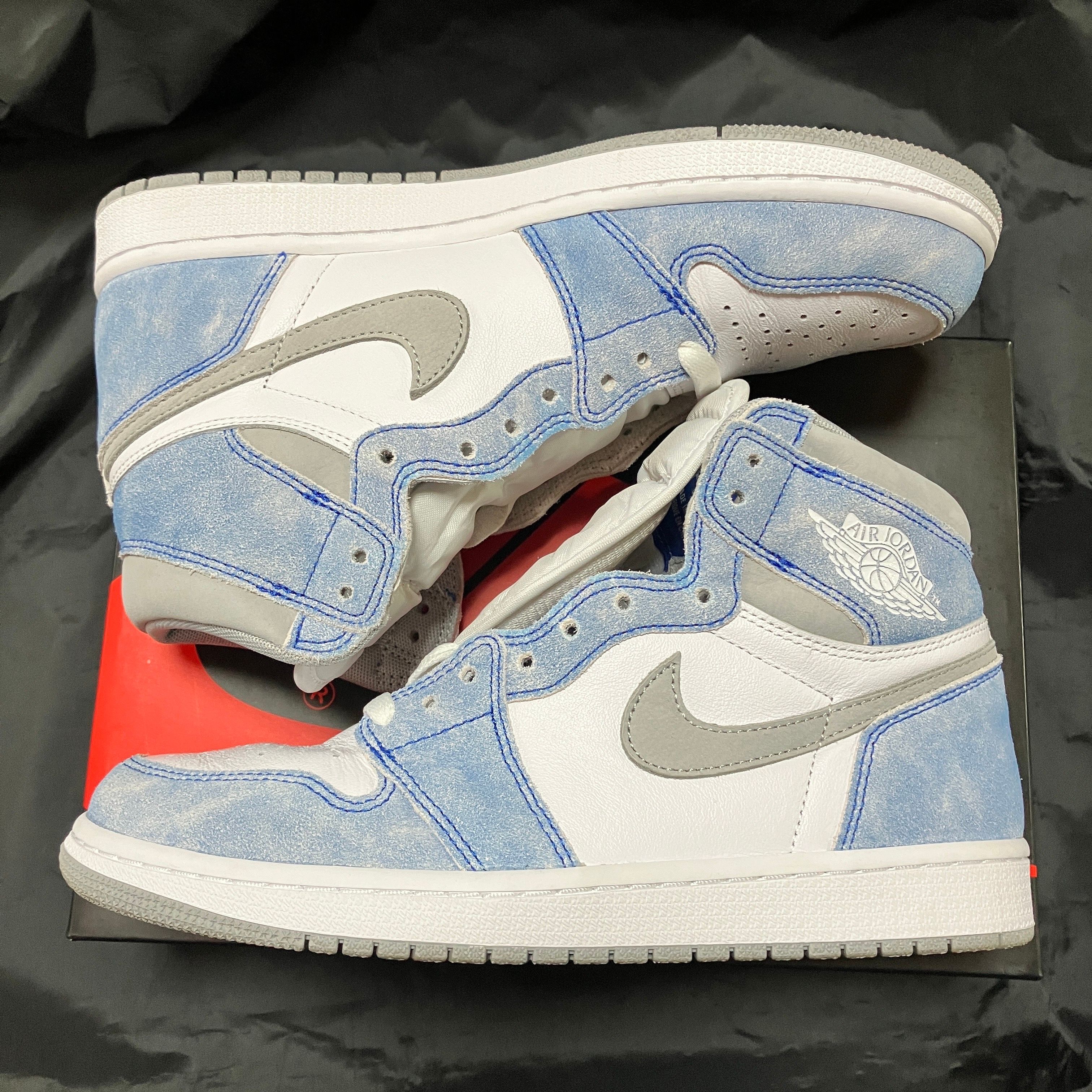 Nike Air Jordan 1 High OG "Hyper Royal"