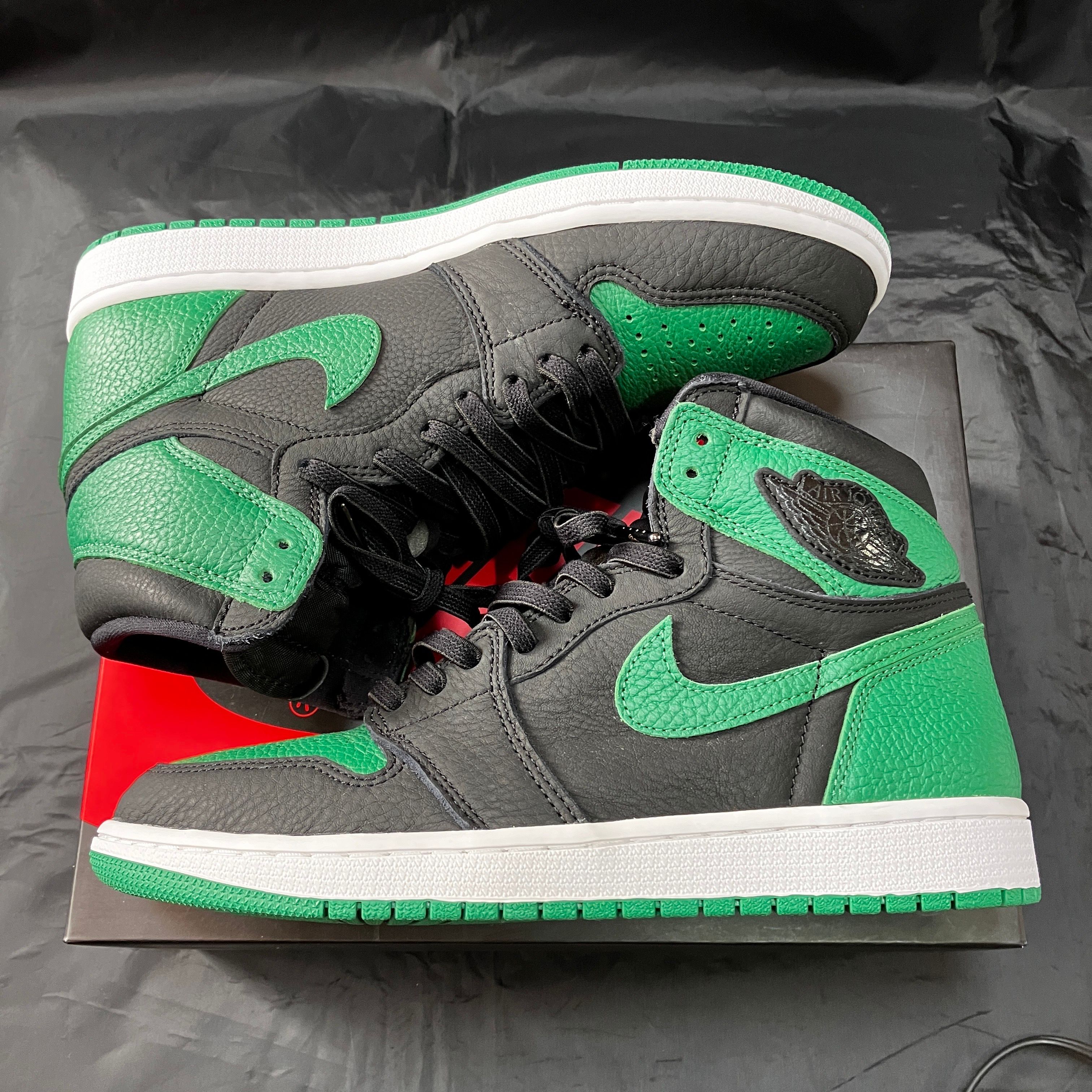 Nike Air Jordan 1 Retro High OG "Black/Pine Green" (2020)
