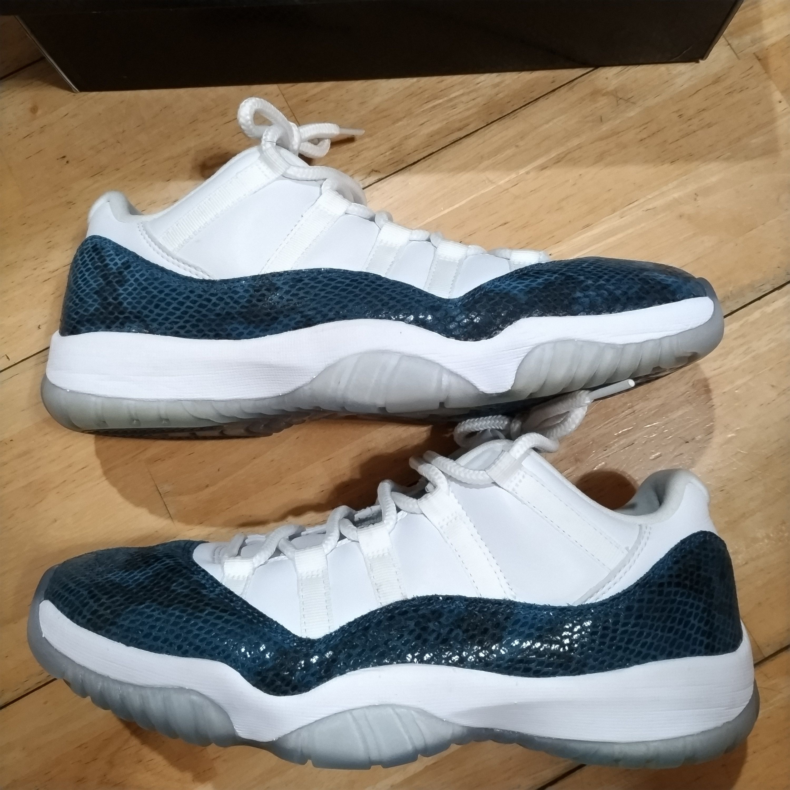 AIR JORDAN 11 LOW "SNAKESKIN"