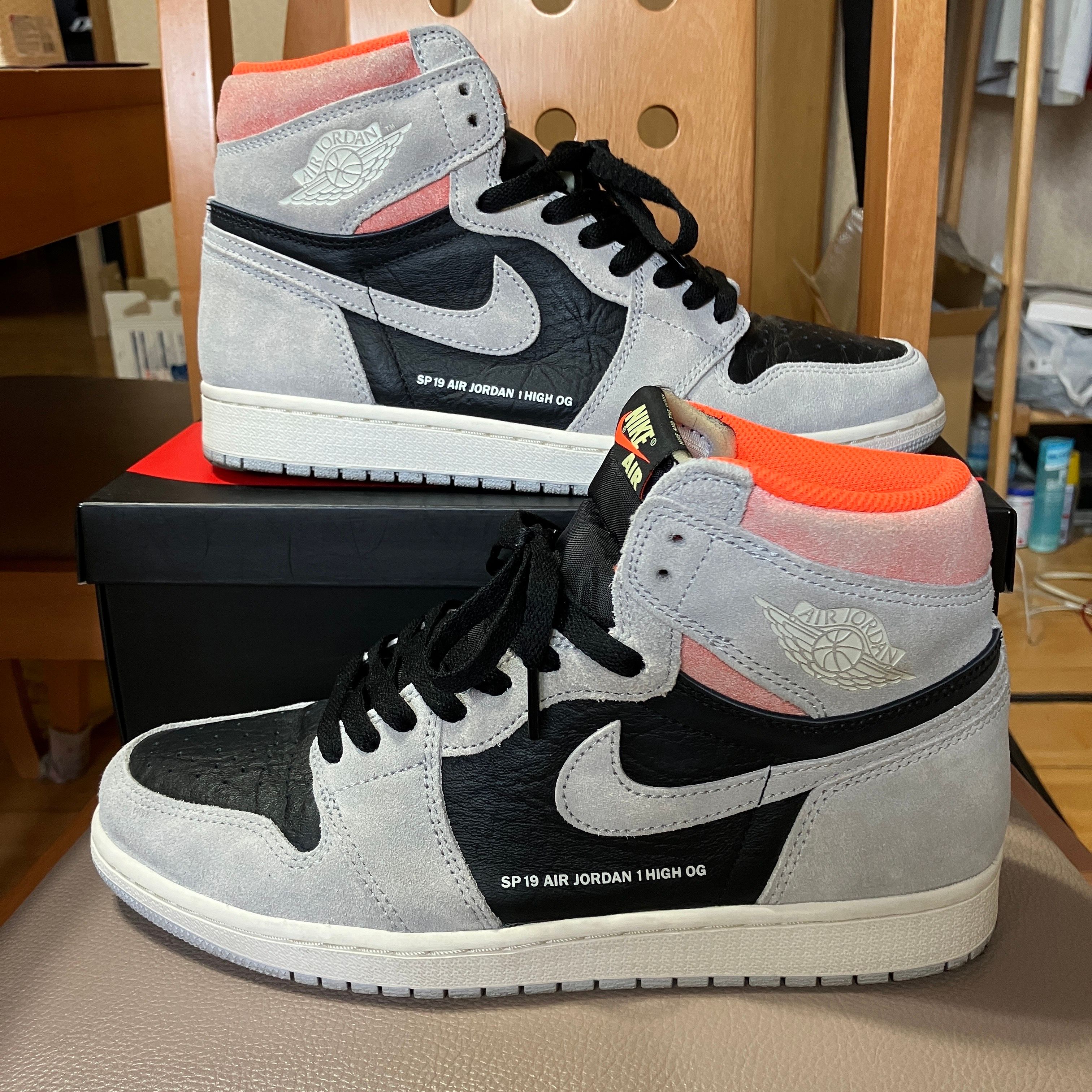Nike Air Jordan 1 RETRO High OG "Hyper Crimson"