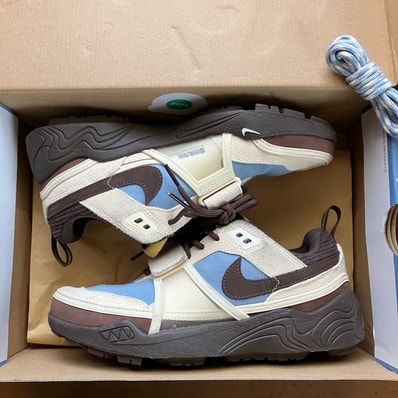 Travis Scott × Nike Zoom Field Jaxx "Pale Ivory and Leche Blue"
