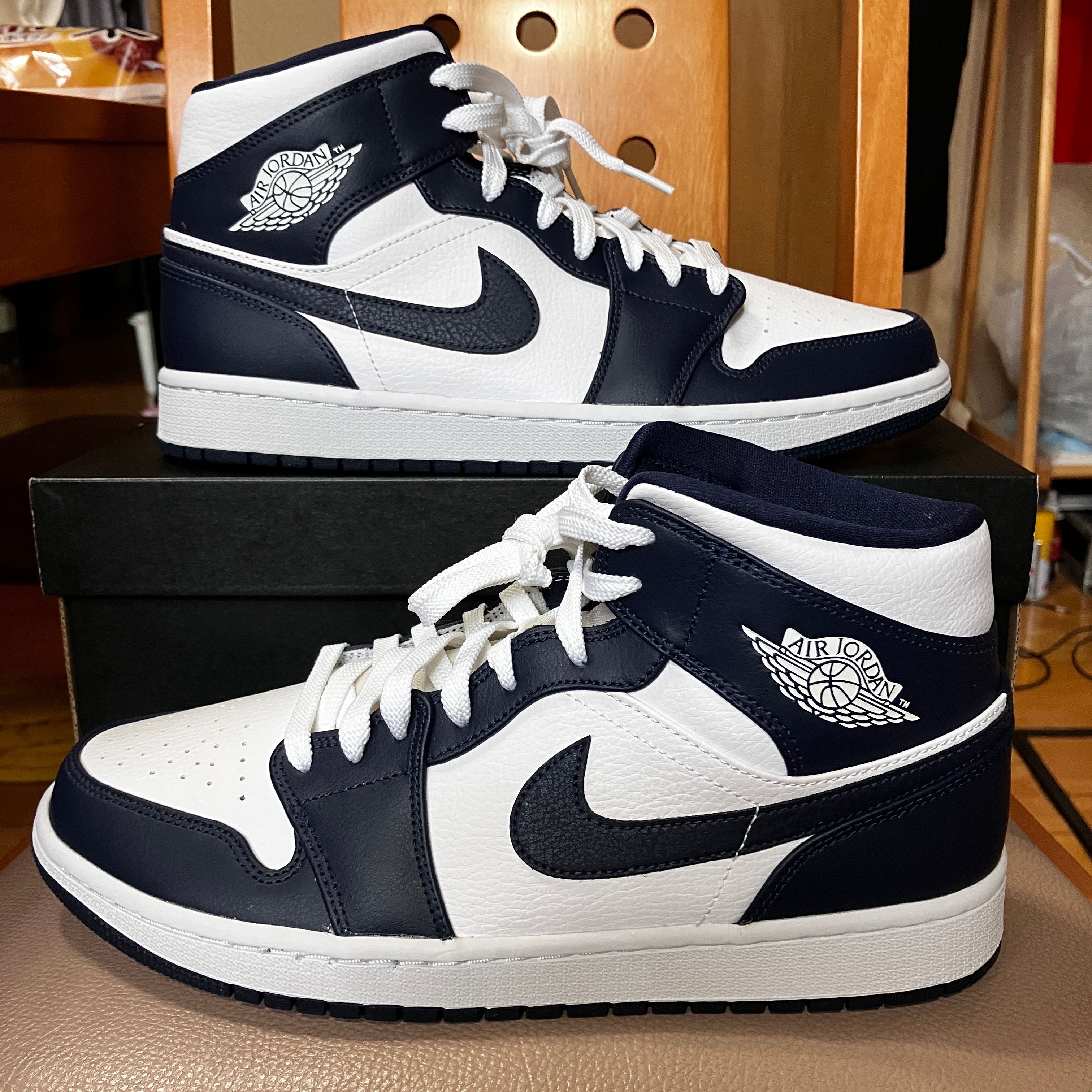 Nike Air Jordan 1 Mid "White Metallic Gold Obsidian"